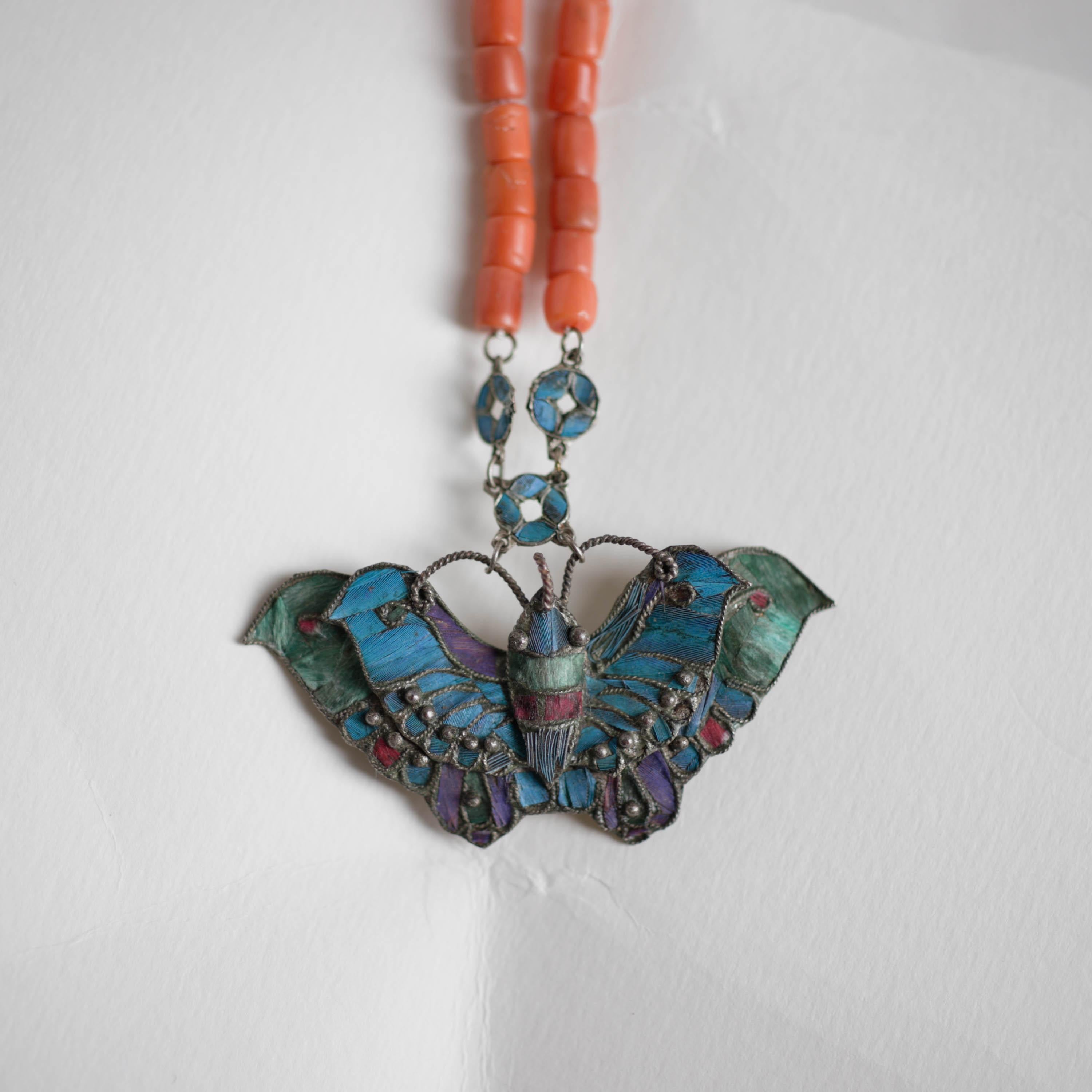 Chinese Antique Art Nouveau Coral and Kingfisher Tian-Tsui Necklace In Excellent Condition For Sale In Southbury, CT