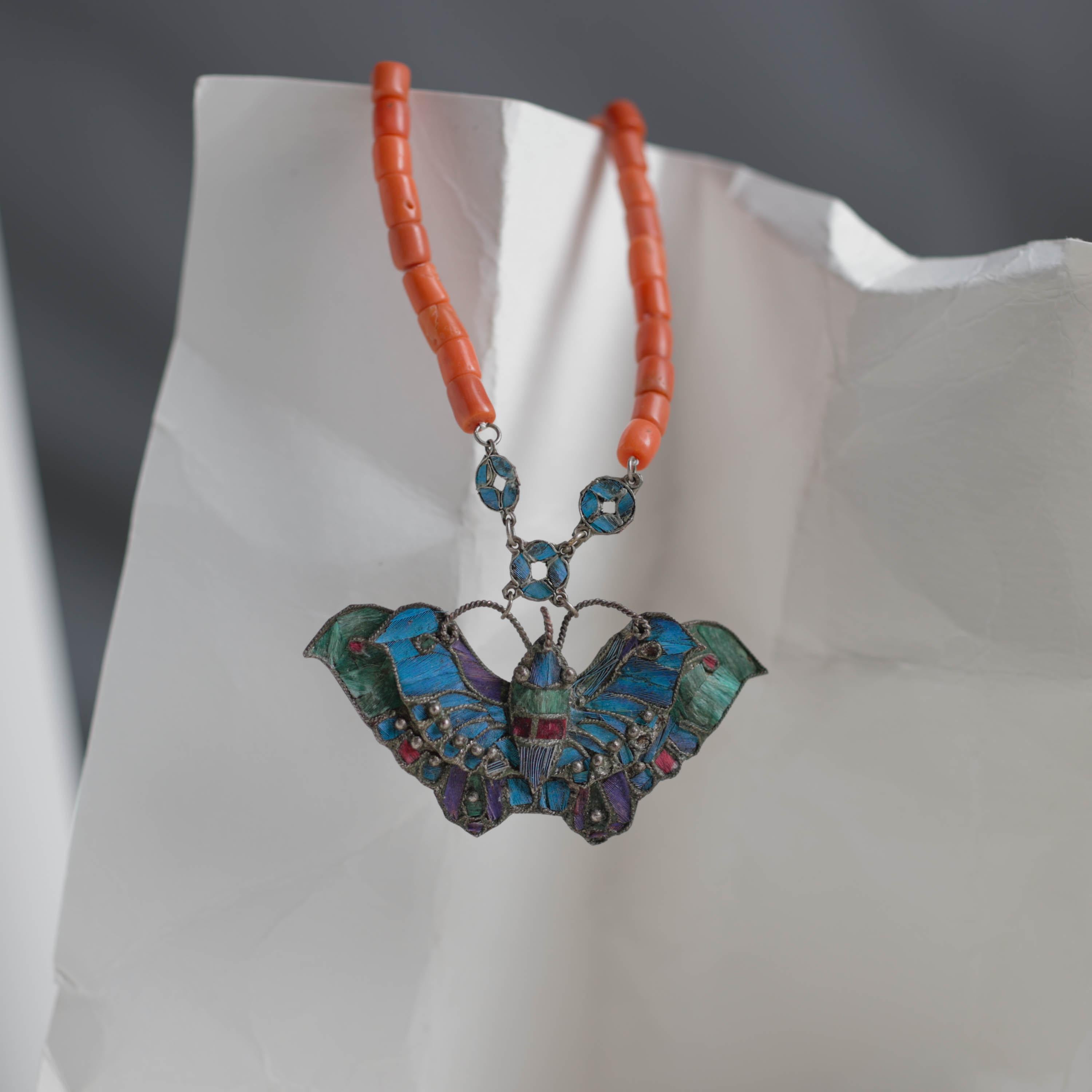 Chinesische antike Jugendstil-Halskette Tian-Tsui aus Koralle und Kingfisher im Angebot 1