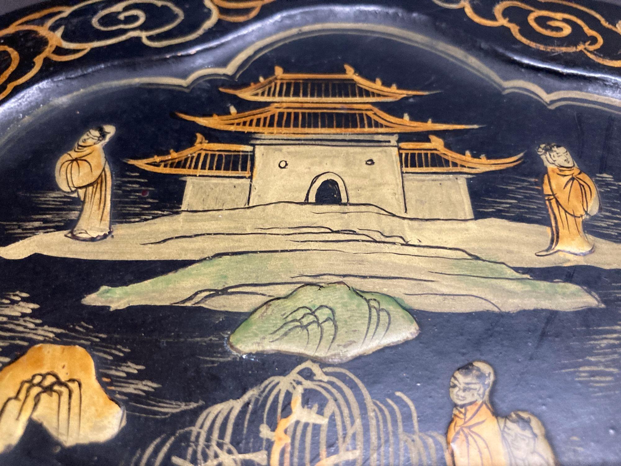 Caja china antigua con tapa lacada en negro y pintada en dorado Años 40 Chino en venta