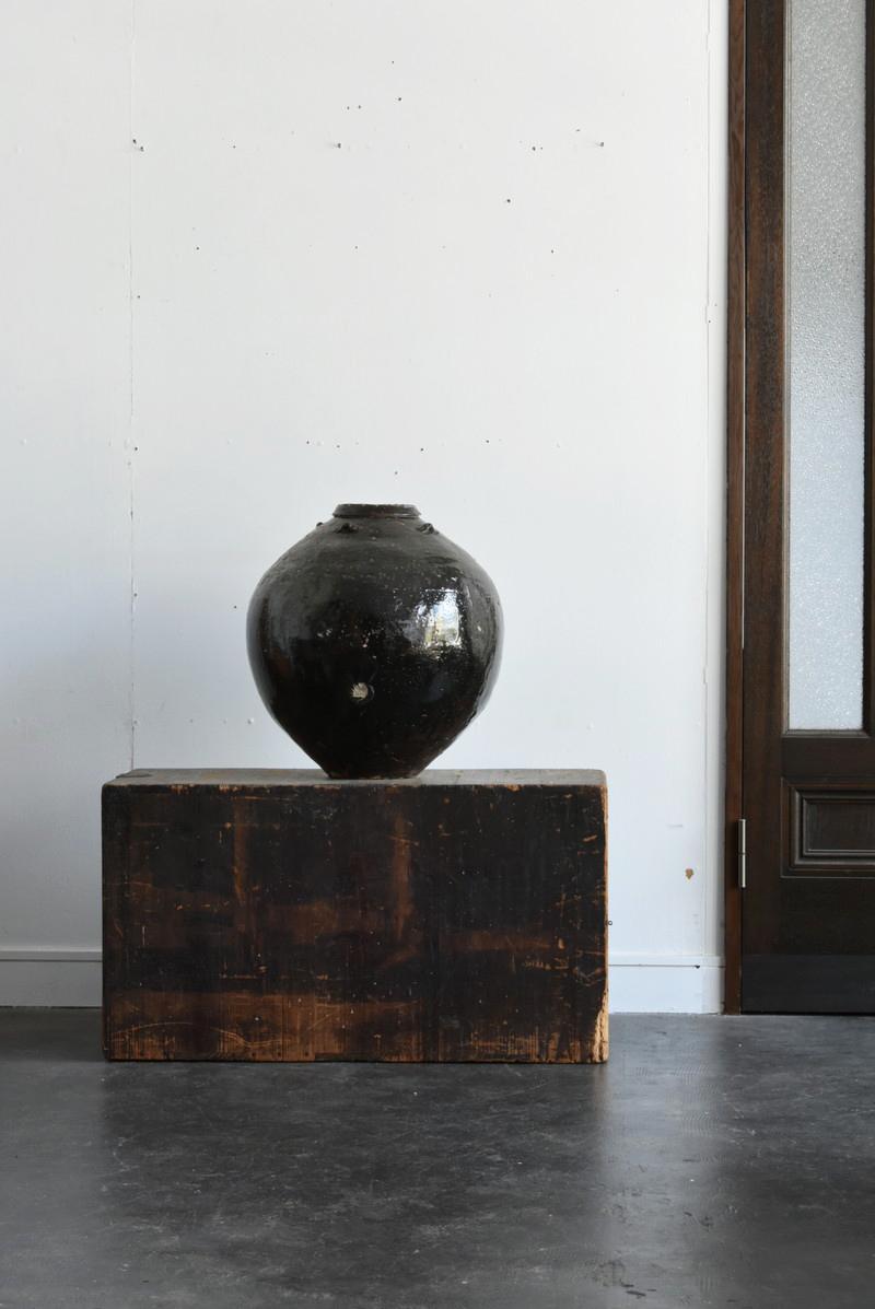 Nice Chinese antique pottery has arrived.
This has long been known as the 