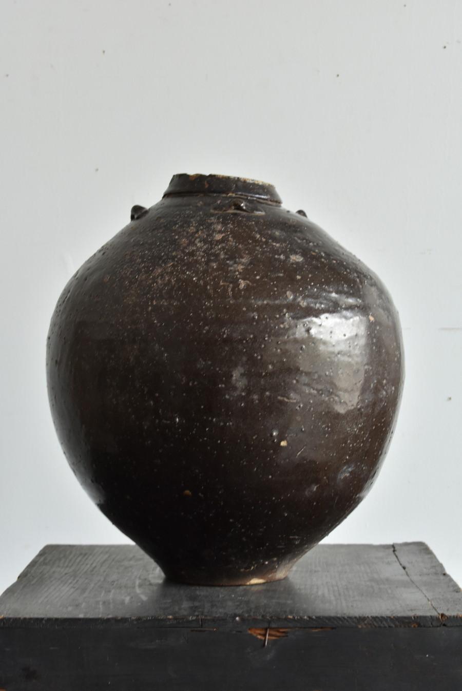 Chinese Antique Black Pottery Jar / 1500s / Wabi-Sabi Tsubo / Beautiful Vase In Good Condition In Sammu-shi, Chiba