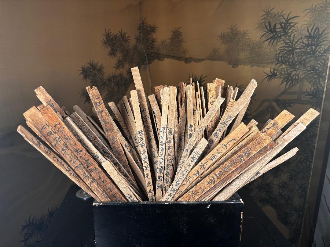 Qing Chinese Antique Cache 98 Bamboo Wood Calligraphy Slips, Collectors Find For Sale