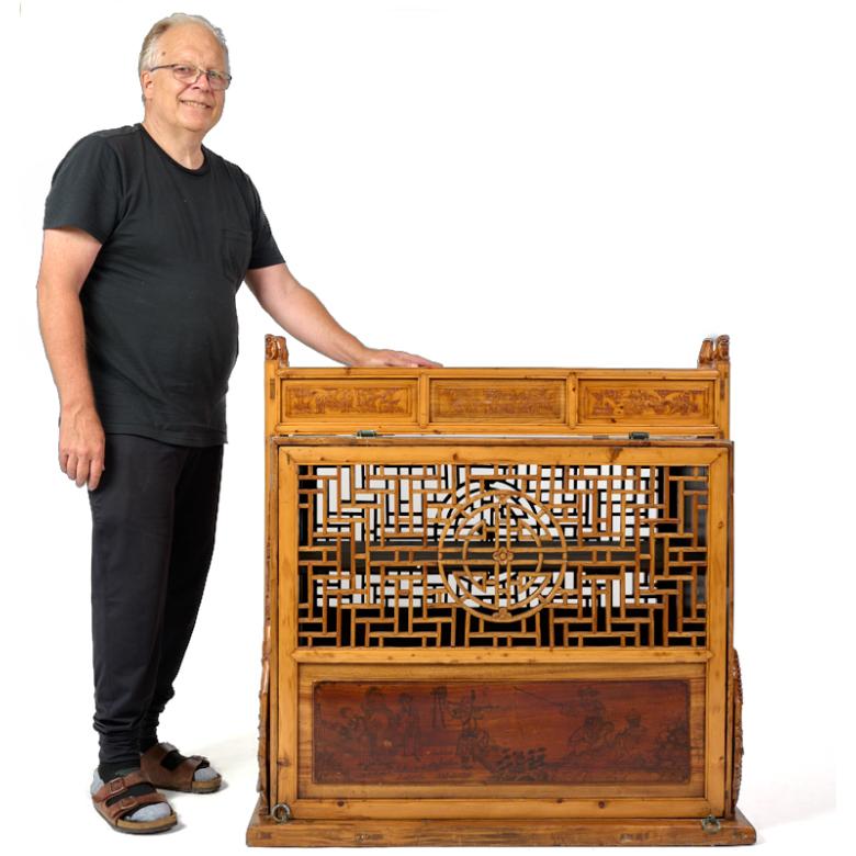 A long life wedding marriage chest 

In Chinese Mandaran, the symbol 