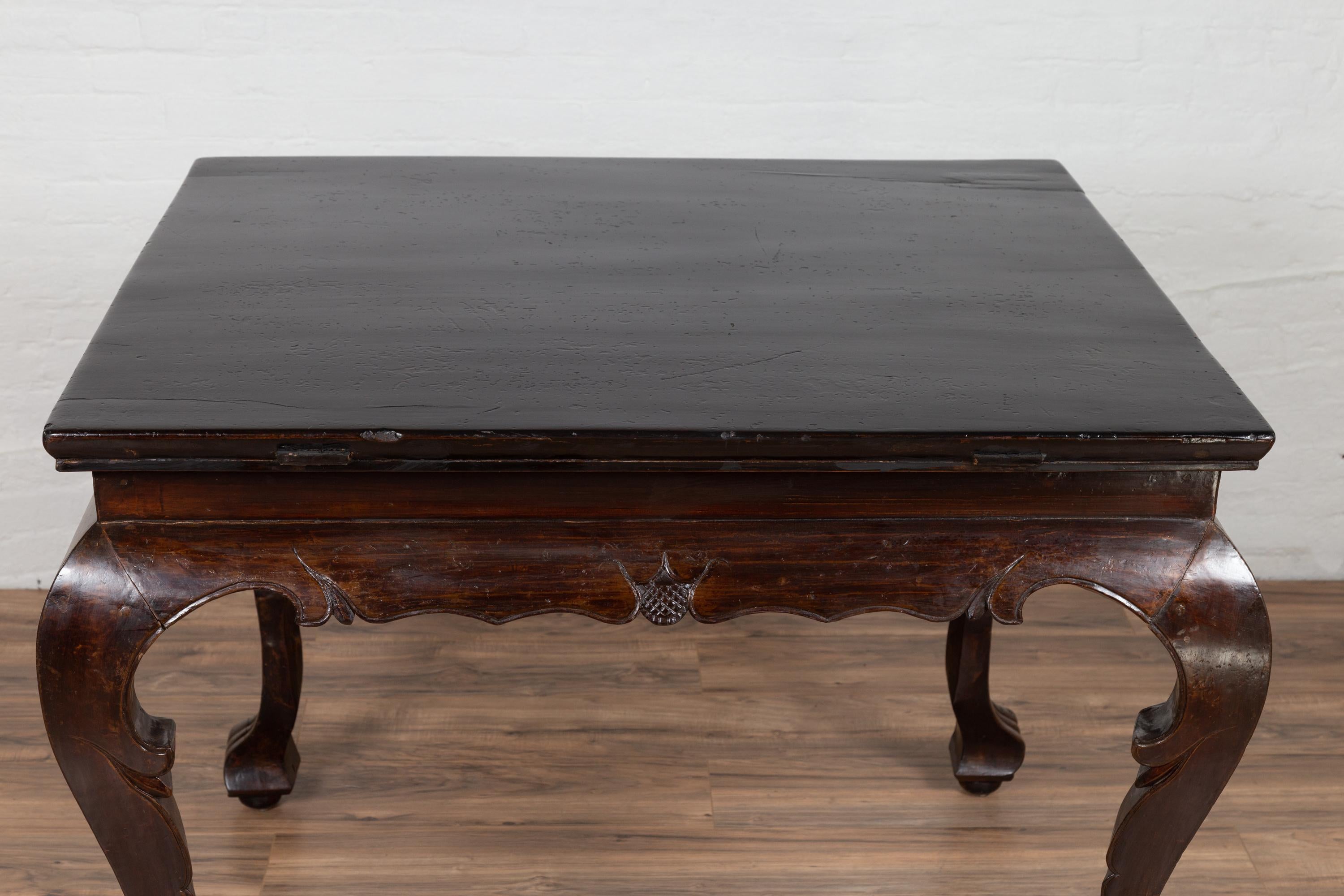 20th Century Chinese Antique Center Hall Table with Black Lacquered Top and Cabriole Legs For Sale
