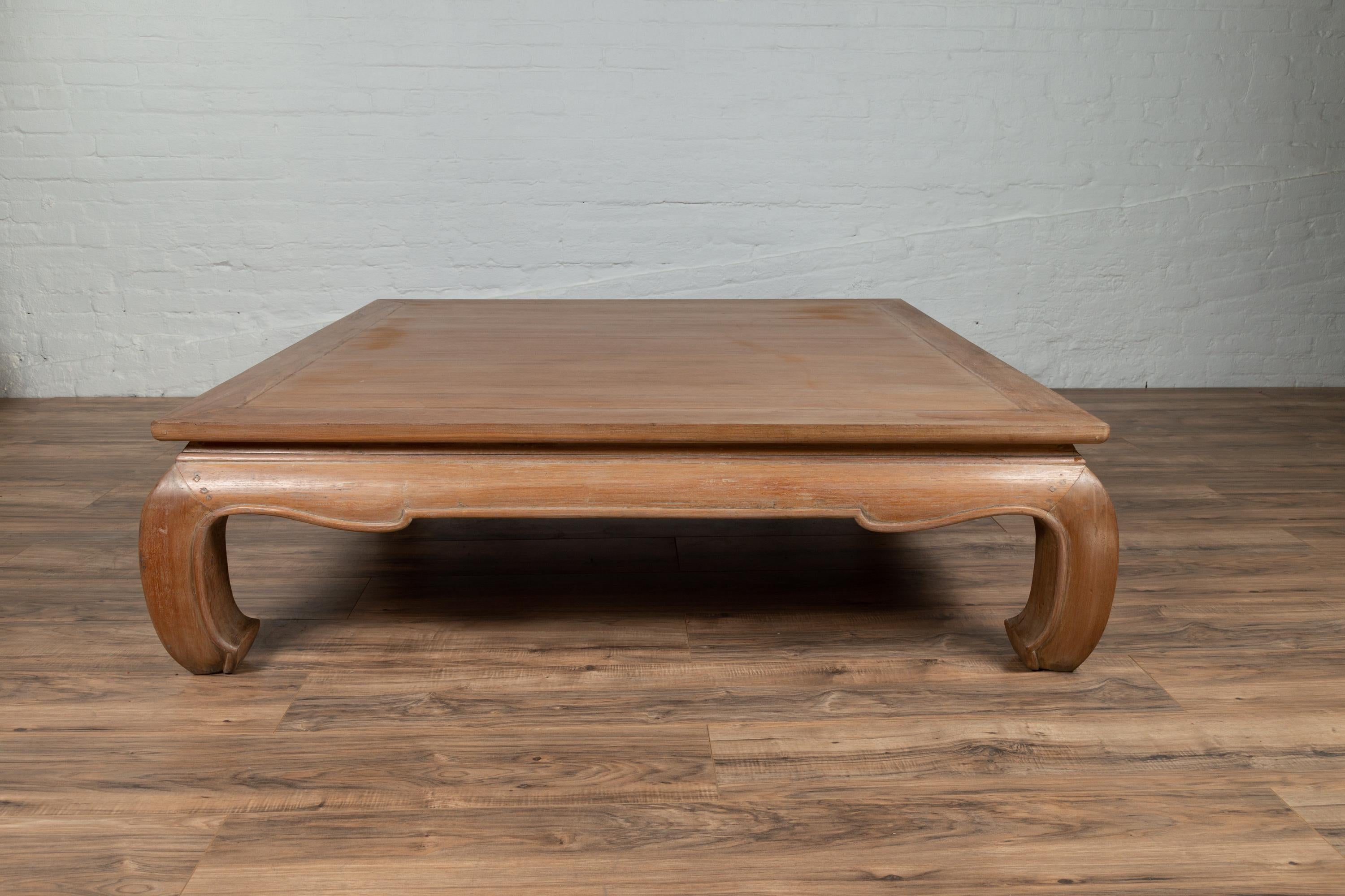 Chinese Antique Coffee Table with Natural Patina, Bulging Legs and Waisted Apron 3