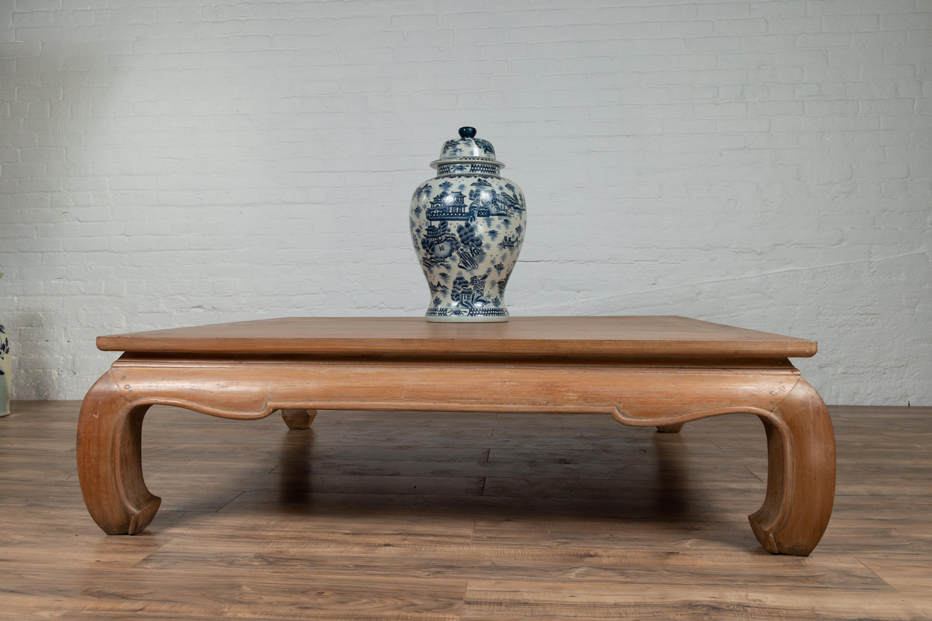 Chinese Antique Coffee Table with Natural Patina, Bulging Legs and Waisted Apron 4