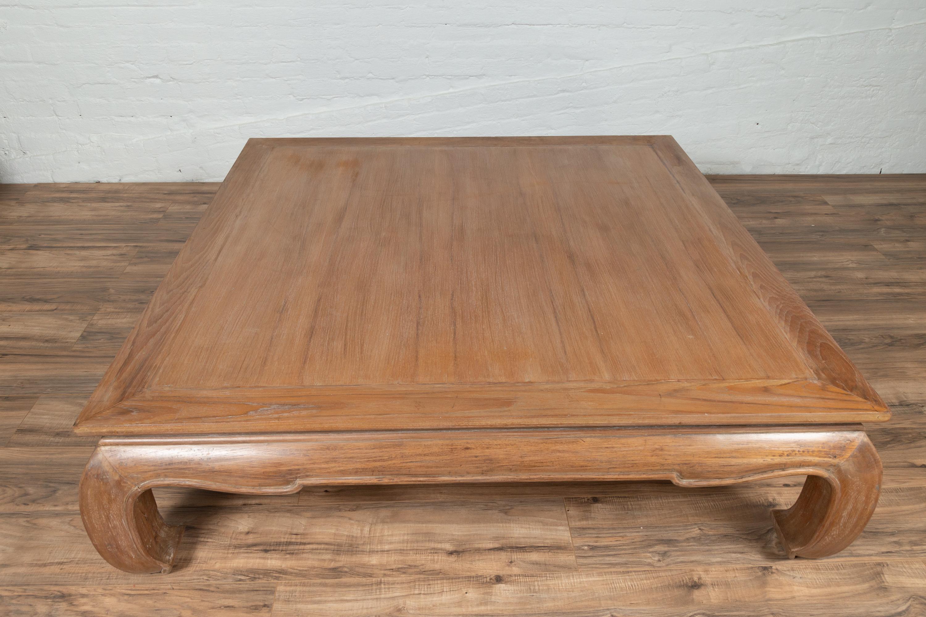 Chinese Antique Coffee Table with Natural Patina, Bulging Legs and Waisted Apron In Good Condition In Yonkers, NY