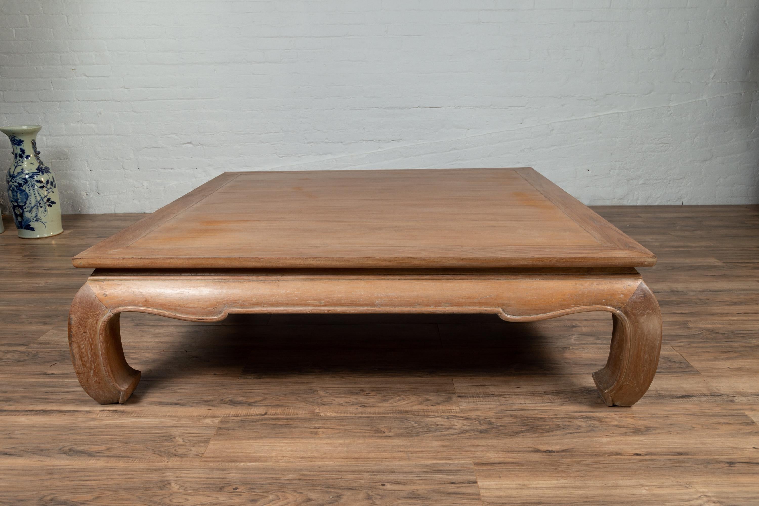 Chinese Antique Coffee Table with Natural Patina, Bulging Legs and Waisted Apron 1