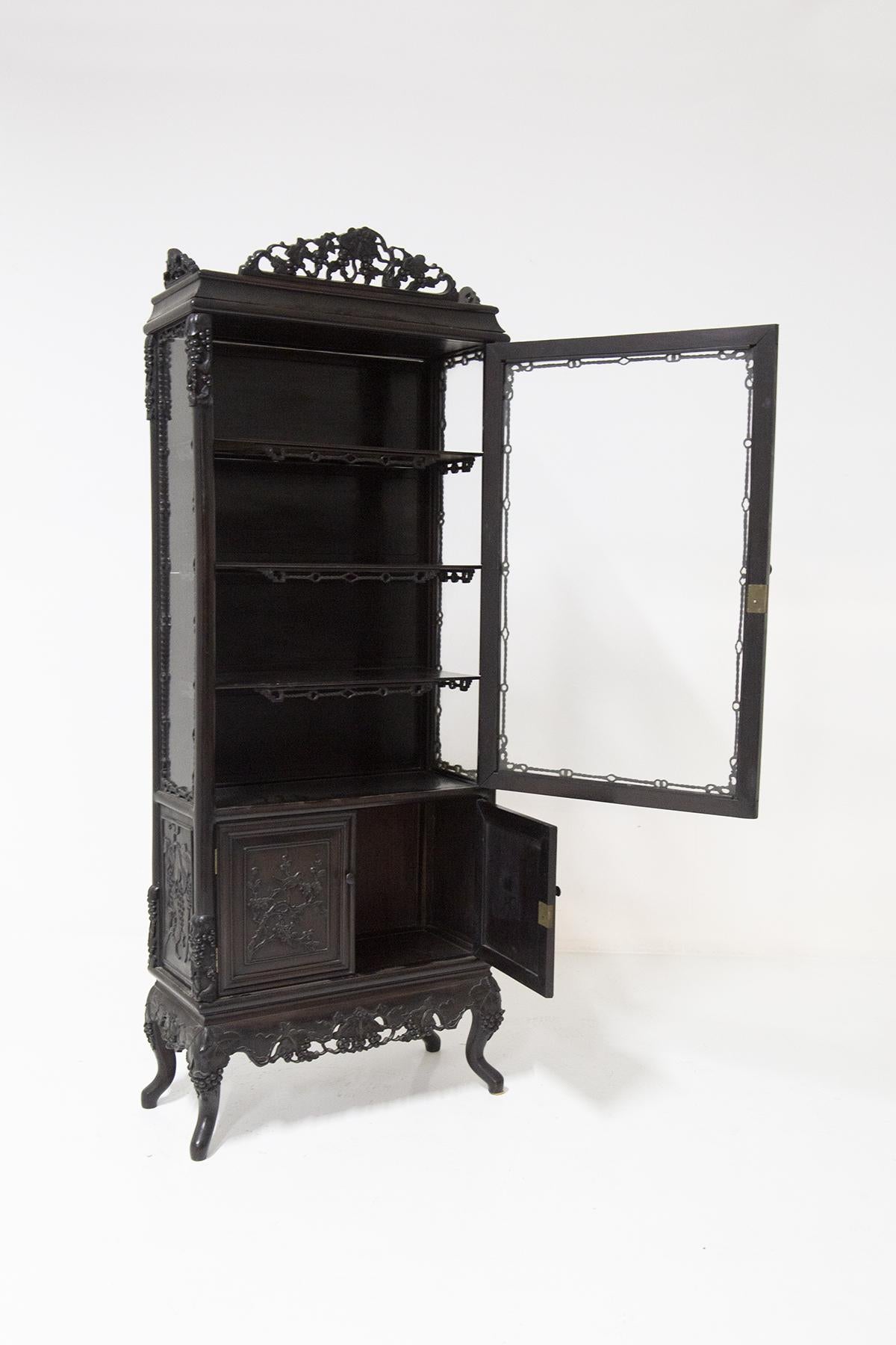 Chinese Antique Colonial Showcase in Fine Wood For Sale 2
