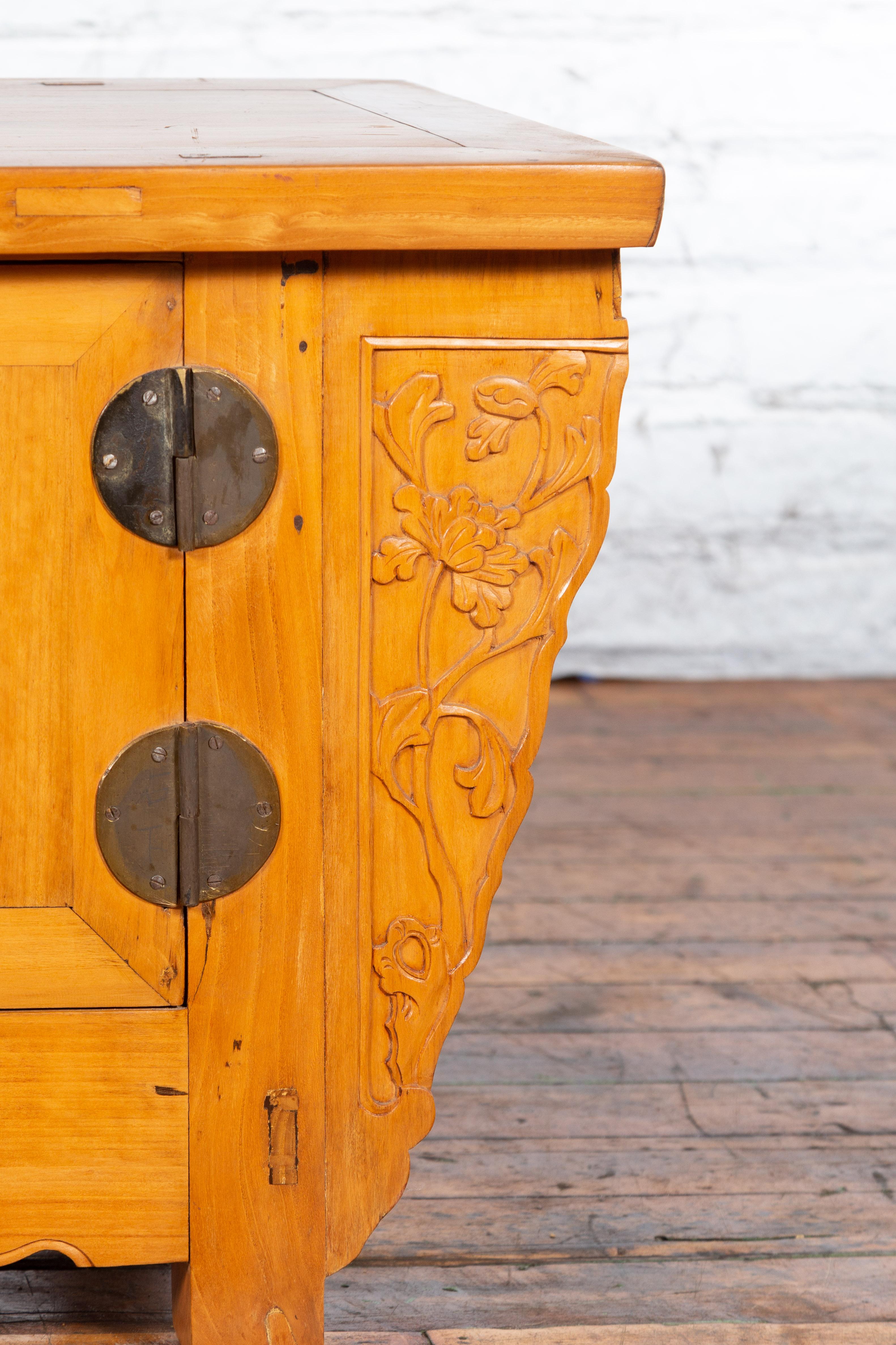 Chinese Antique Elm Wood Sideboard with Carved Spandrels and Bronze Hardware For Sale 9