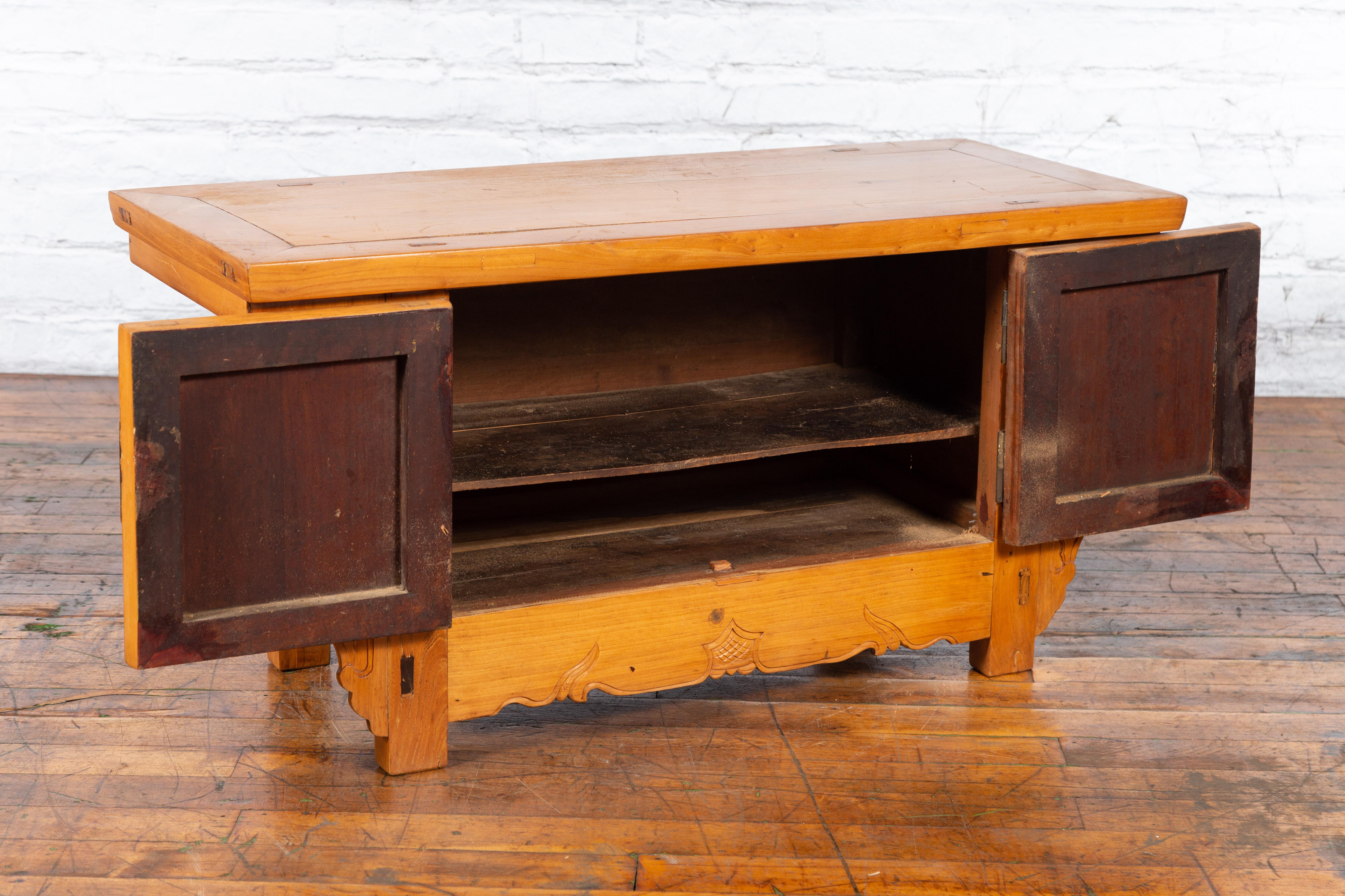 Chinese Antique Elm Wood Sideboard with Carved Spandrels and Bronze Hardware For Sale 1