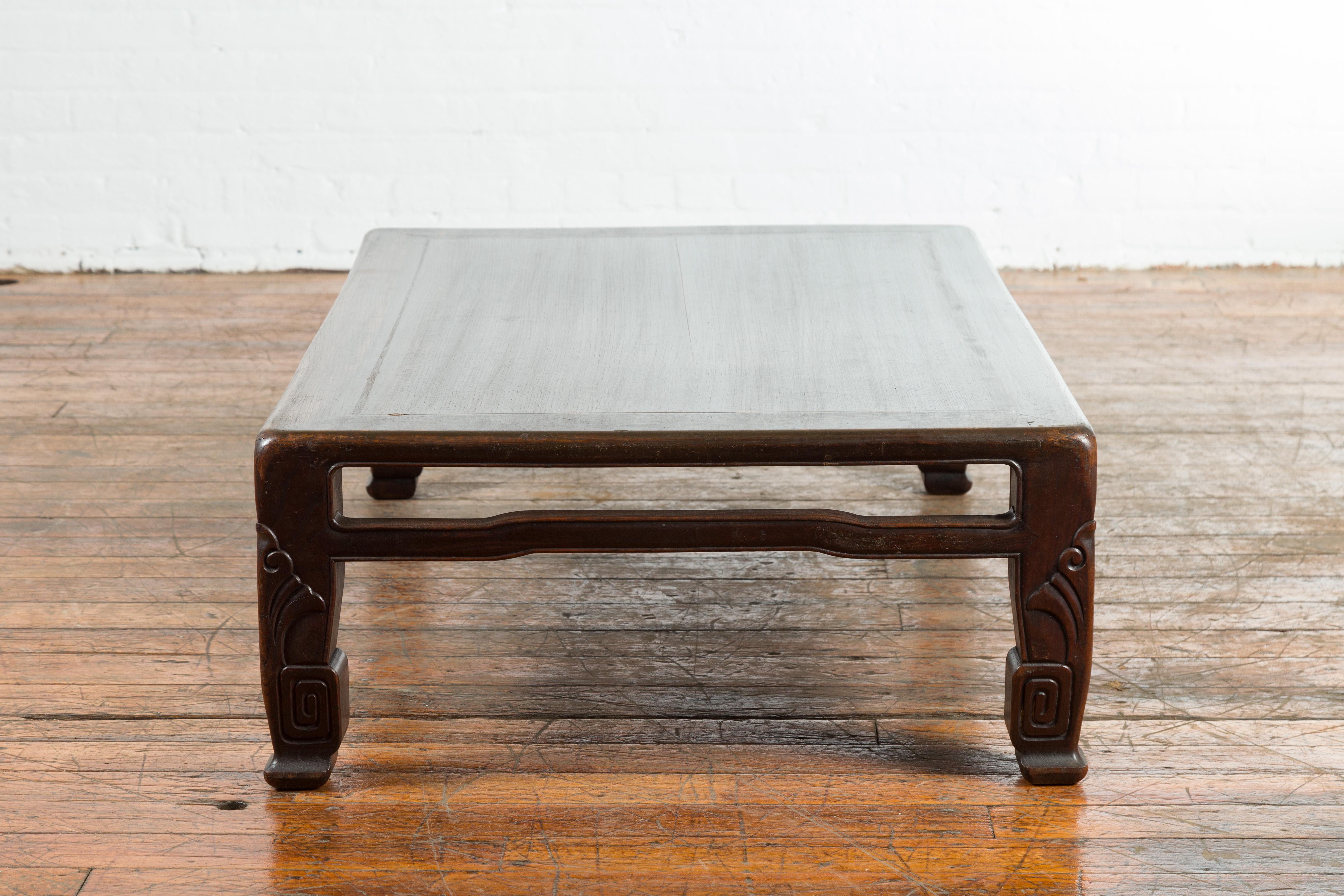 Chinese Antique Elmwood Coffee Table with Scrolling Feet and Humpback Stretchers For Sale 6
