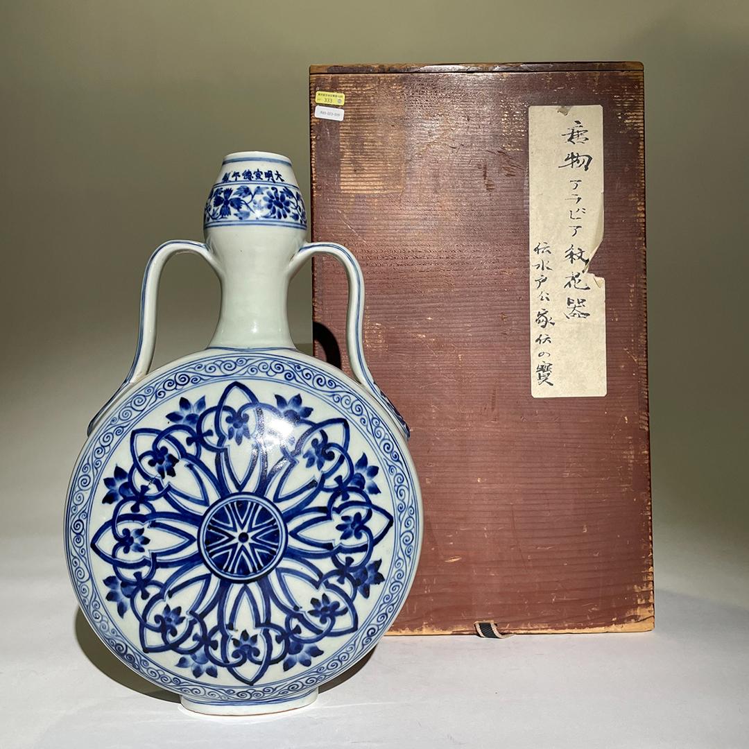 Peint à la main Vase chinois ancien en forme de gourde en porcelaine bleue et blanche, période Ming en vente