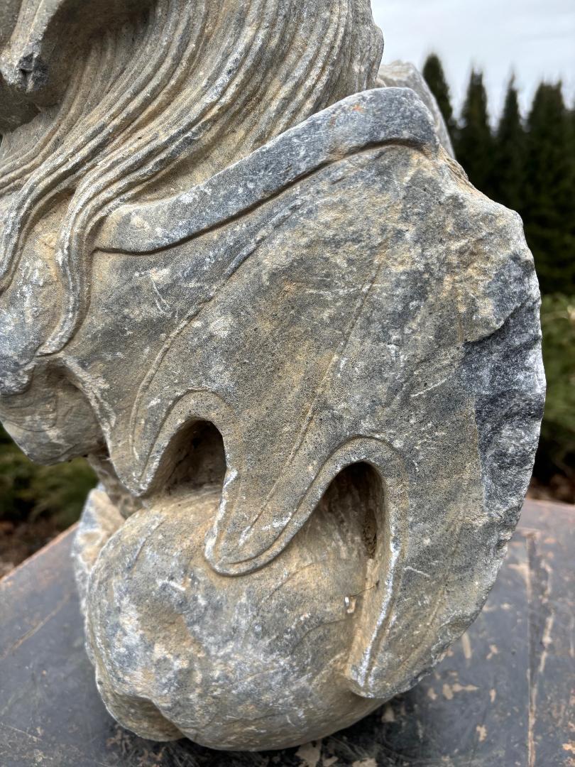 Chinesische Antike Hand geschnitzt Mythical Winged  Wächter-Skulptur im Angebot 7