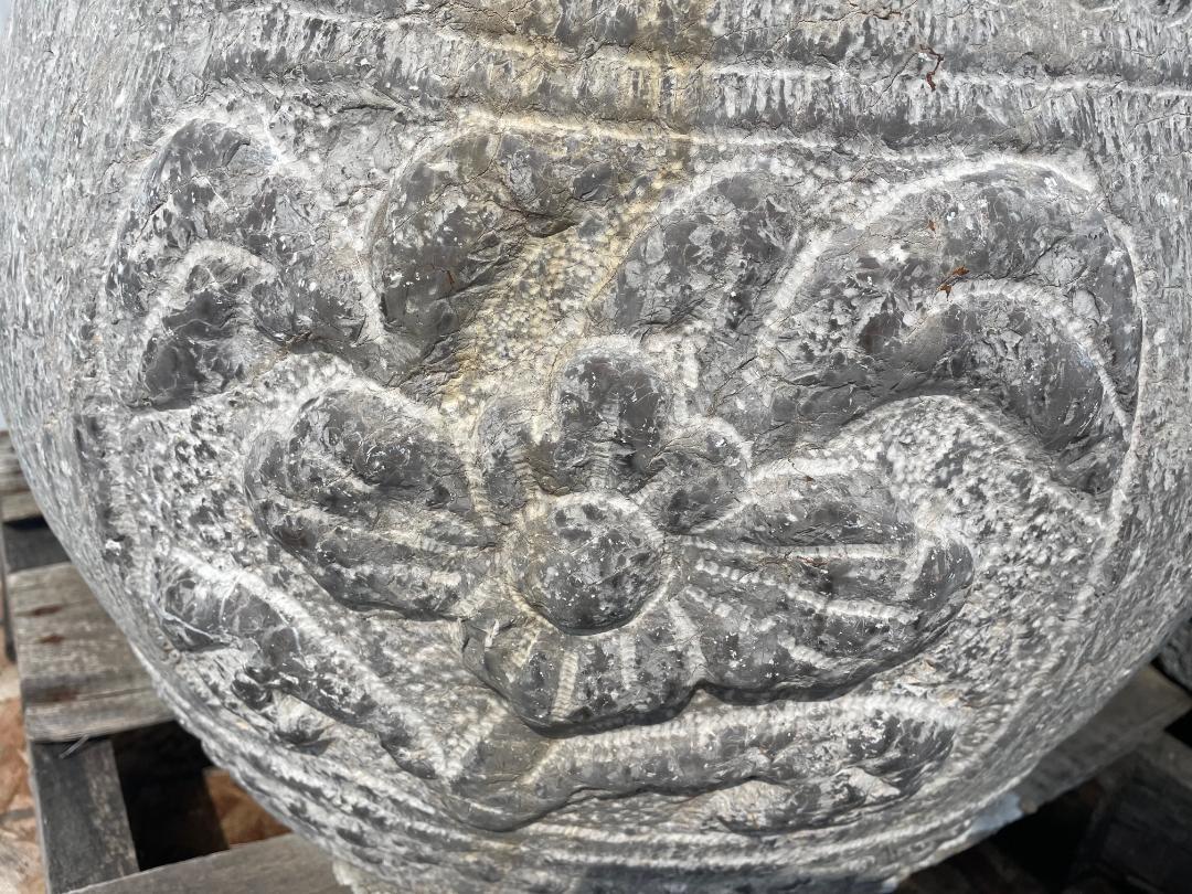 Chinesischer antiker, großer, handgeschnitzter Qing-Trommelhocker aus Stein, 19. Jahrhundert. im Zustand „Gut“ in South Burlington, VT