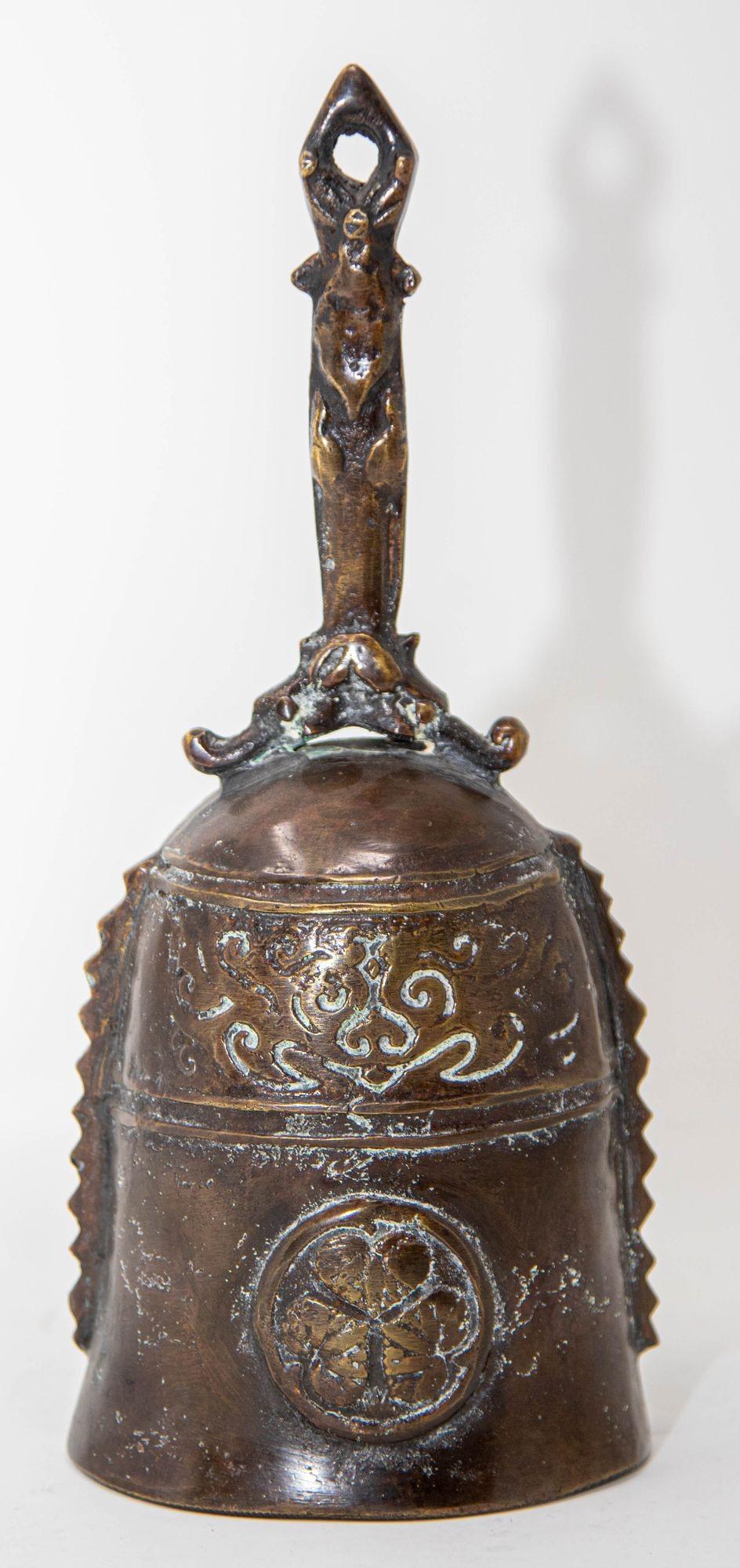 Chinese Antique Handbell Cast Bronze Buddhist Meditation Prayer Ghanta Bell In Good Condition In North Hollywood, CA