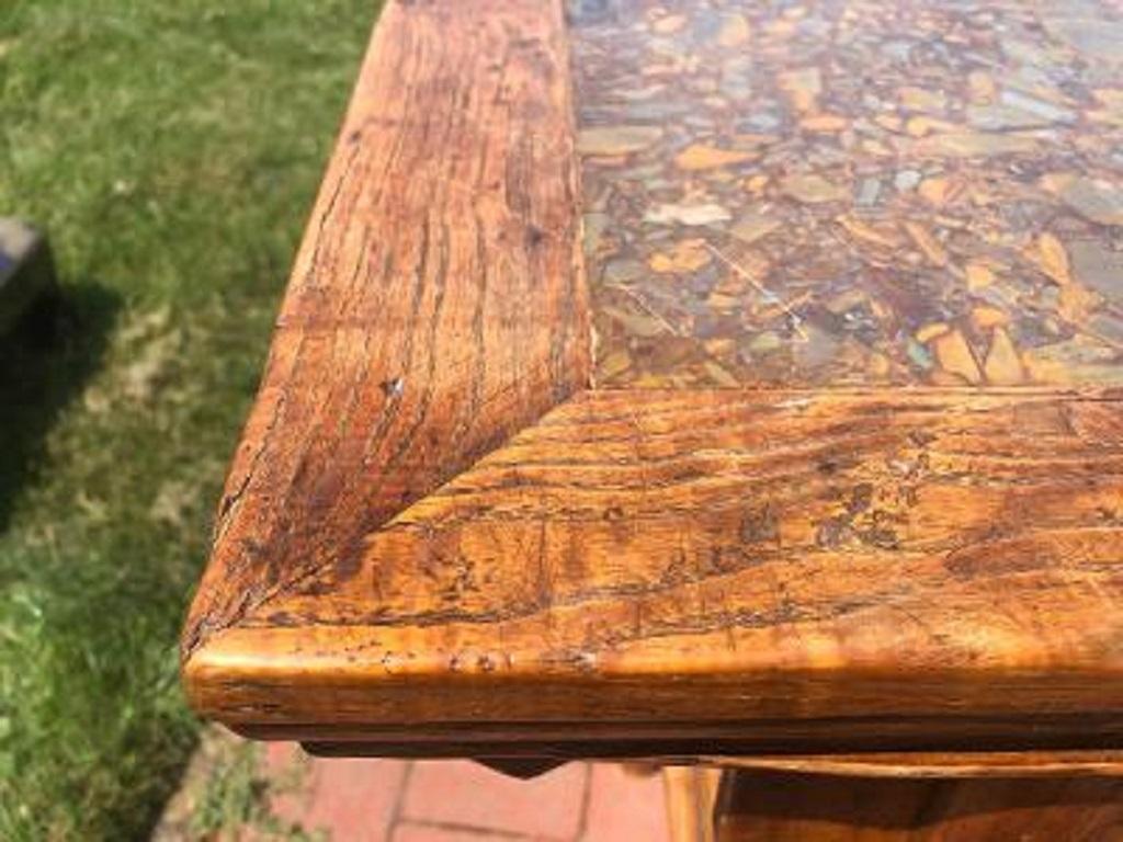 Table à vin chinoise ancienne en bois dur avec incrustation rare Bon état - En vente à South Burlington, VT
