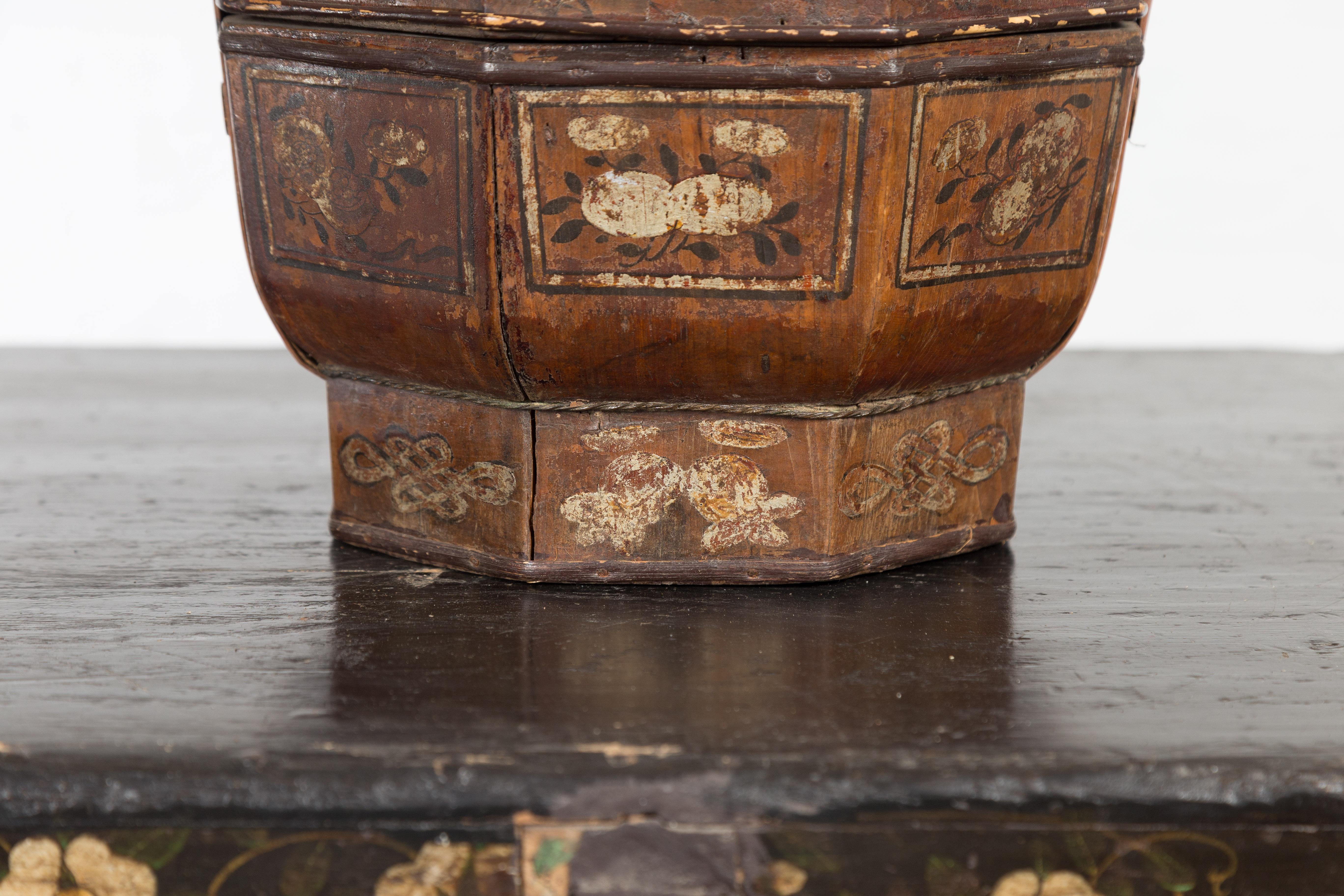 Chinese Antique Lacquered Gift Delivering Basket with Hand Painted Floral Décor For Sale 5