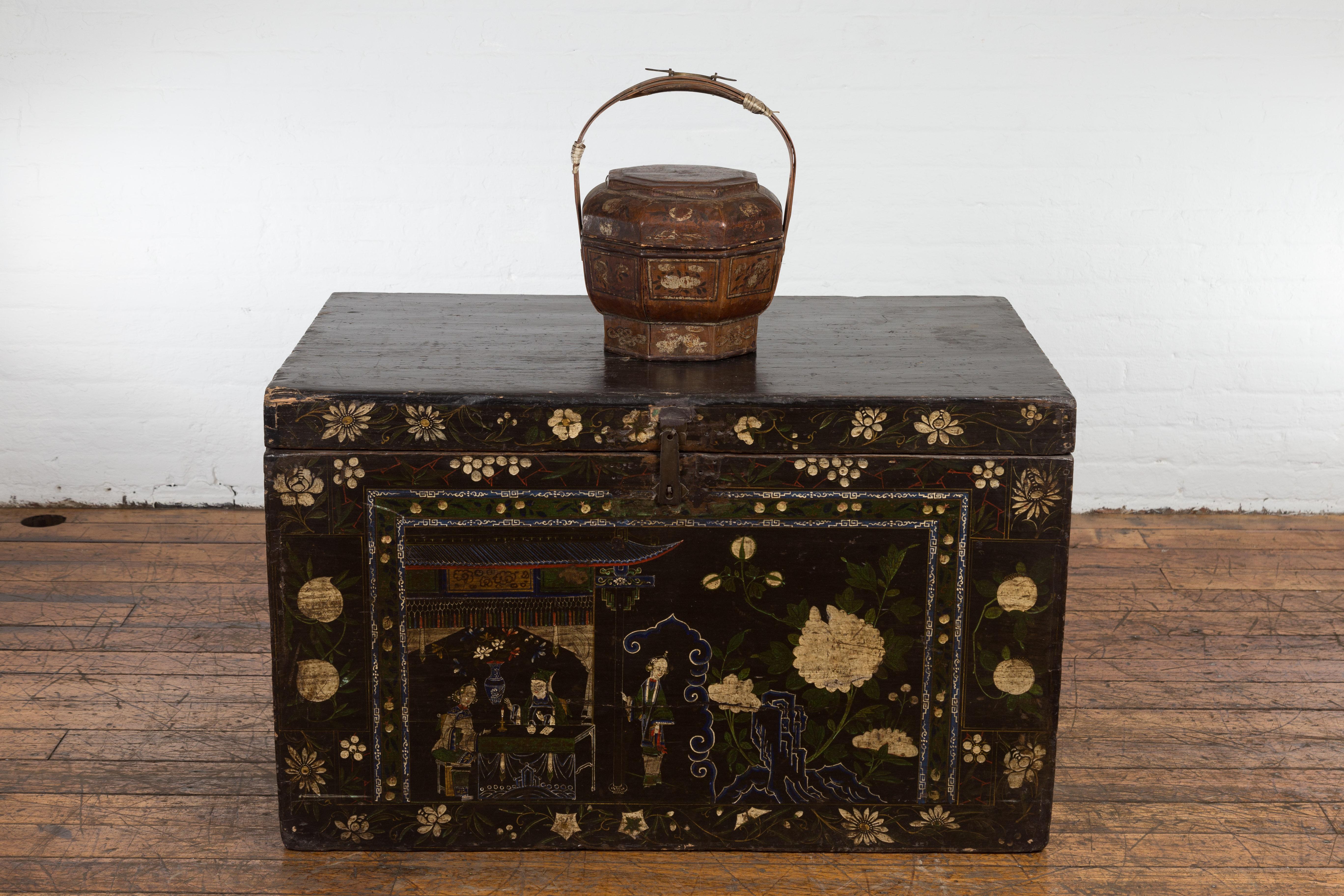 Qing Chinese Antique Lacquered Gift Delivering Basket with Hand Painted Floral Décor For Sale