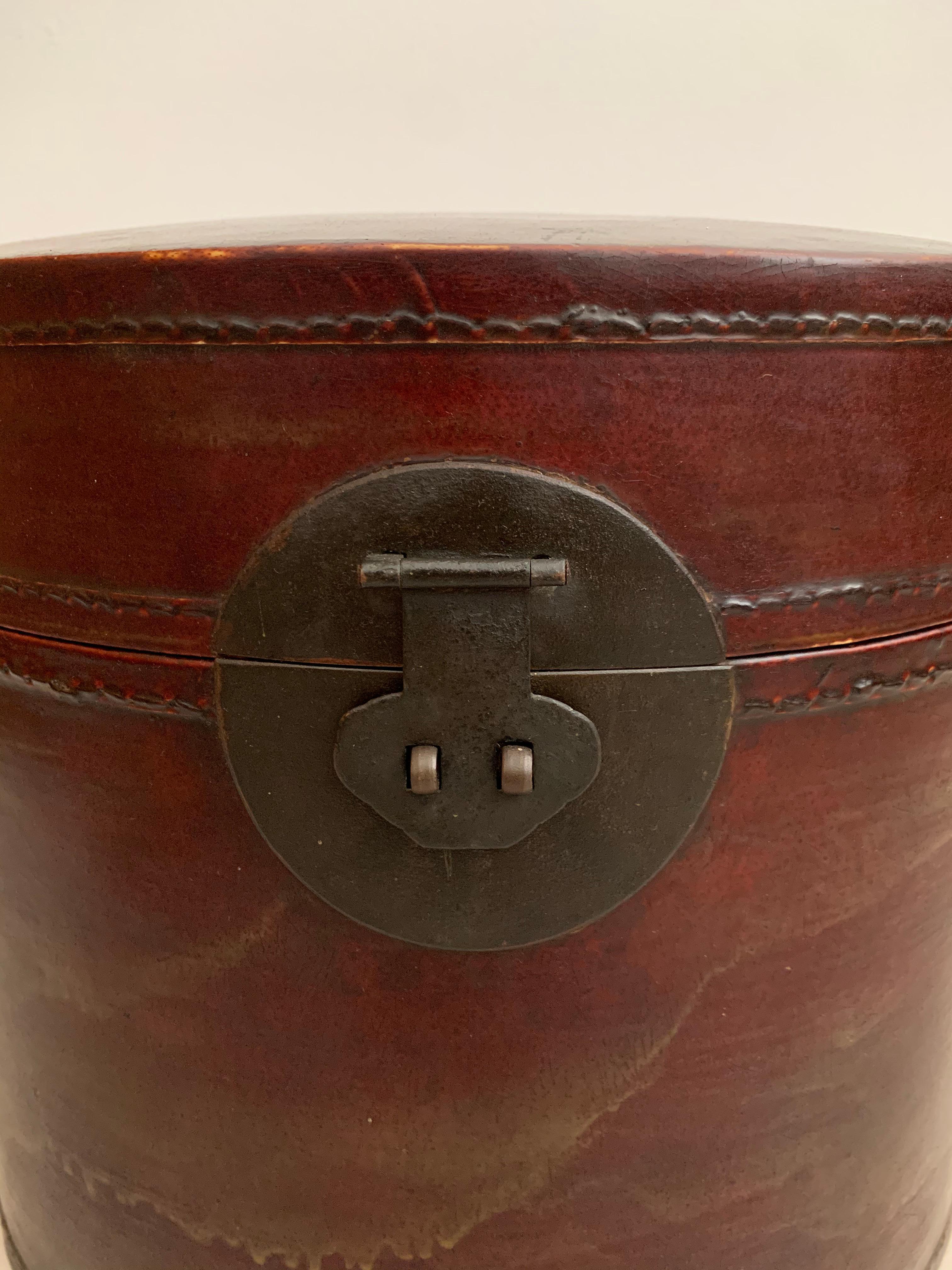 Hand-Crafted Chinese Antique Lacquered Hat Box, Qing Dynasty