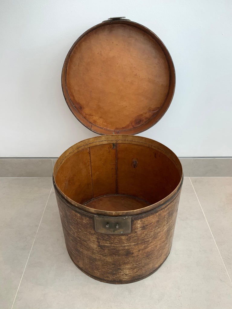 Chinese Antique Lacquered Hat Box, Qing Dynasty For Sale at 1stDibs