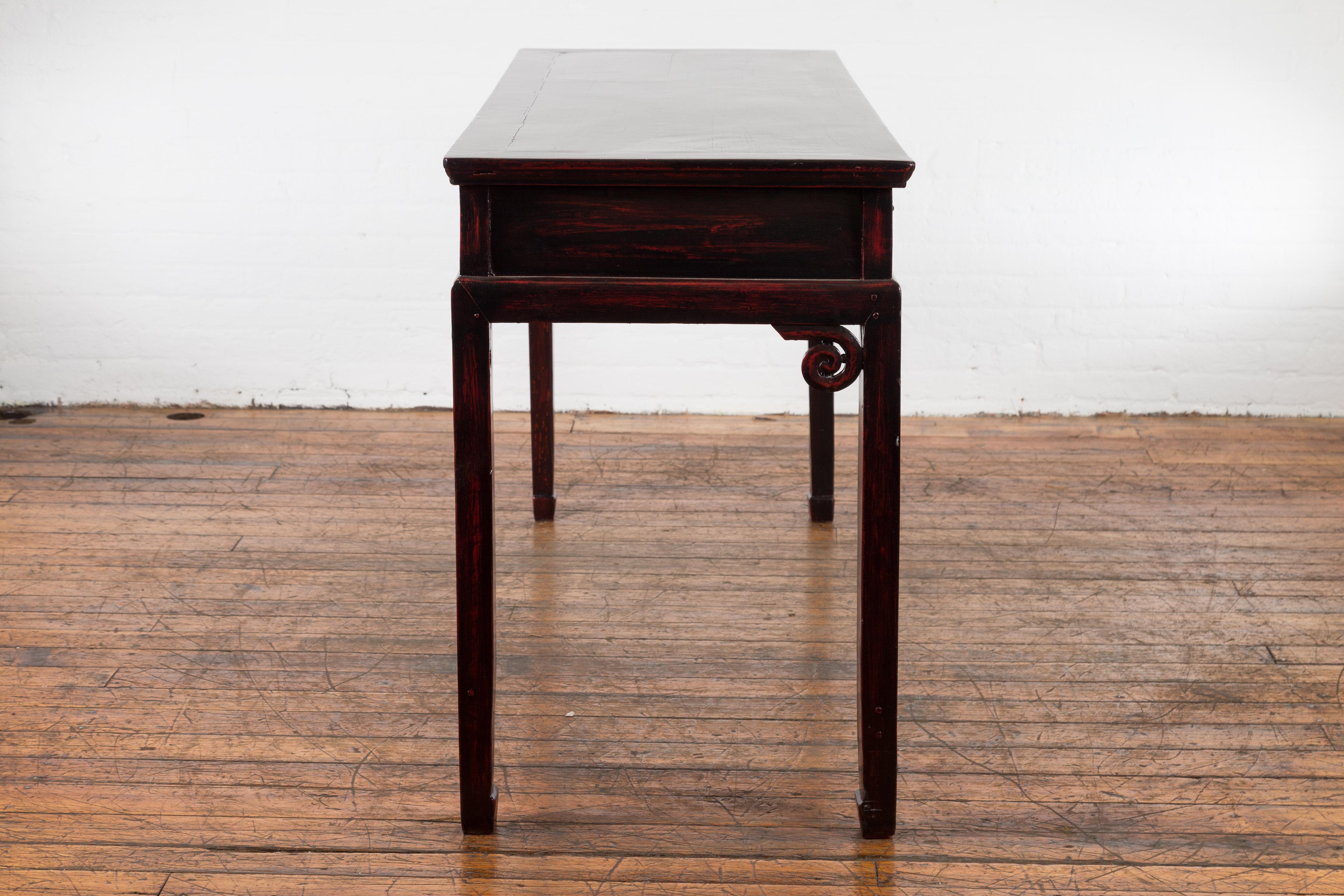 Chinese Antique Lacquered Wooden Desk with Four Drawers and Curling Scrolls For Sale 8