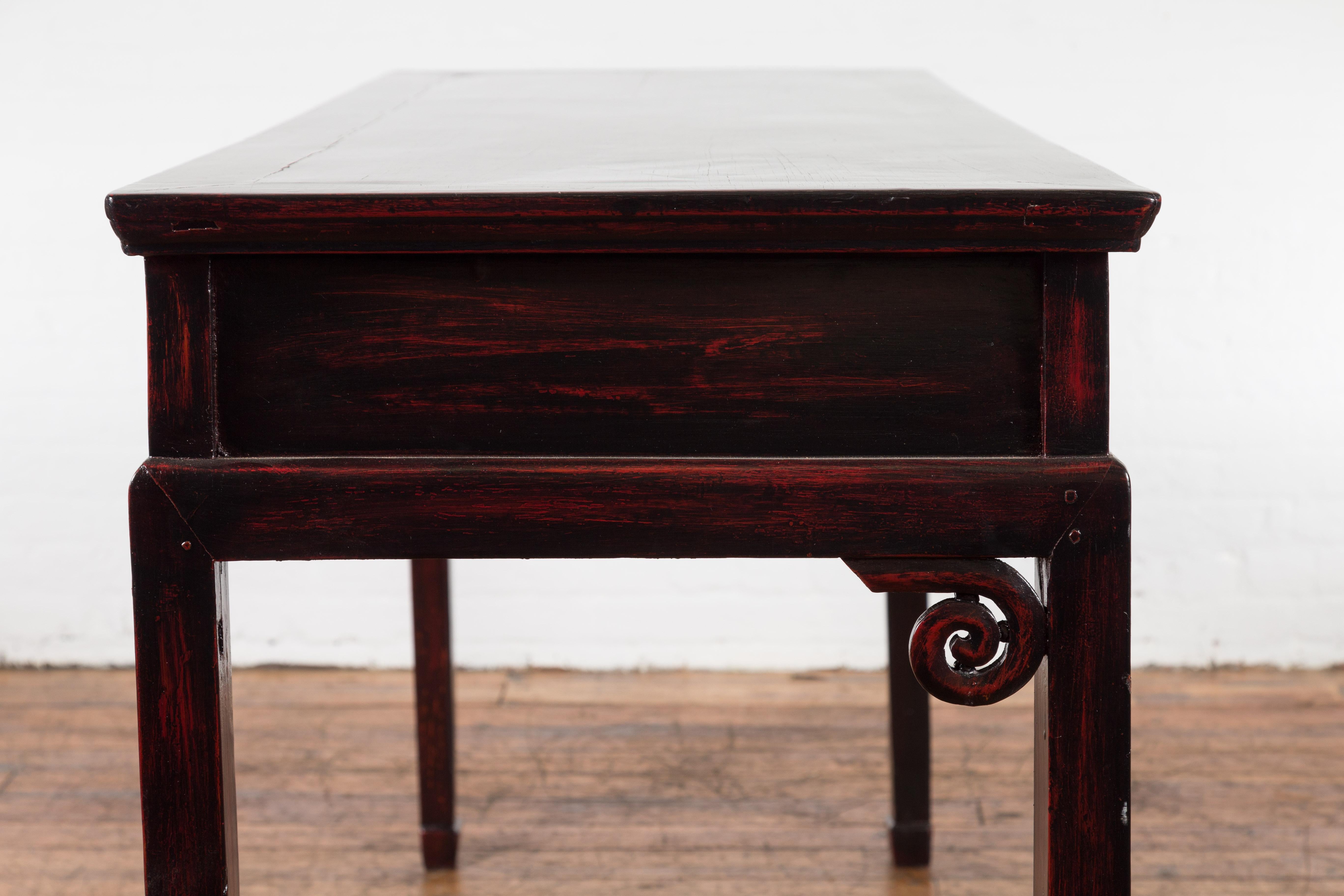 Chinese Antique Lacquered Wooden Desk with Four Drawers and Curling Scrolls For Sale 8