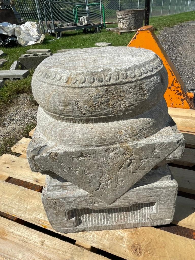 Antique chinois Grand Qing sculpté à la main, haut rond, The Pedestal en pierre, 19e siècle. en vente 3