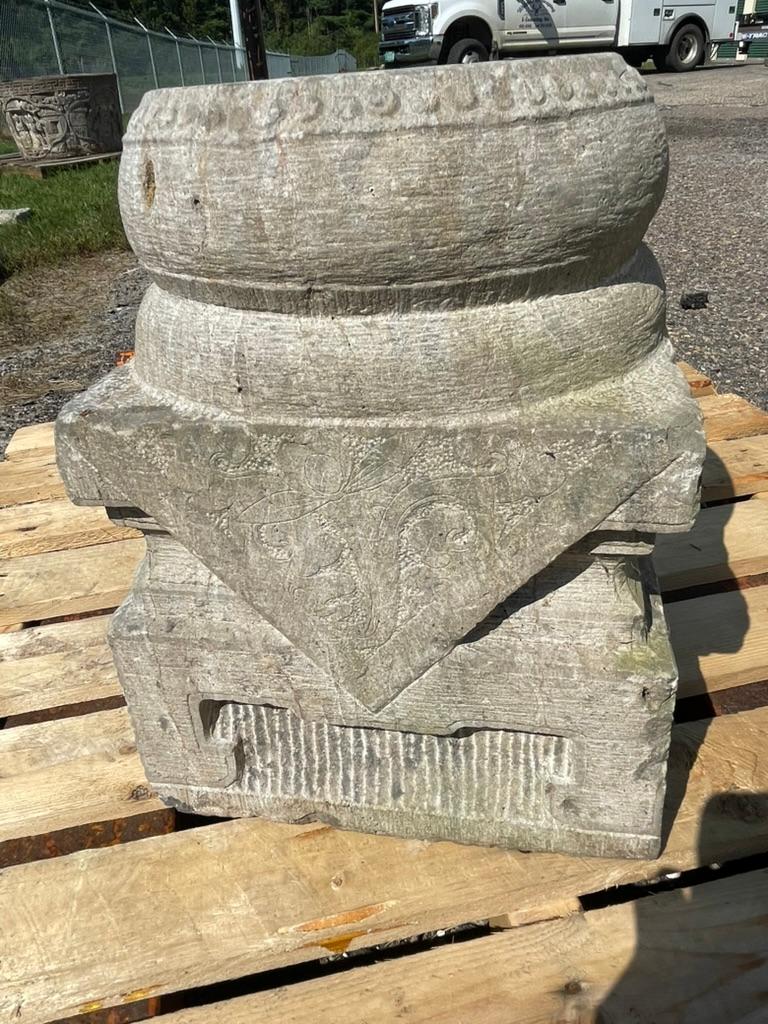 Antique chinois Grand Qing sculpté à la main, haut rond, The Pedestal en pierre, 19e siècle. en vente 5