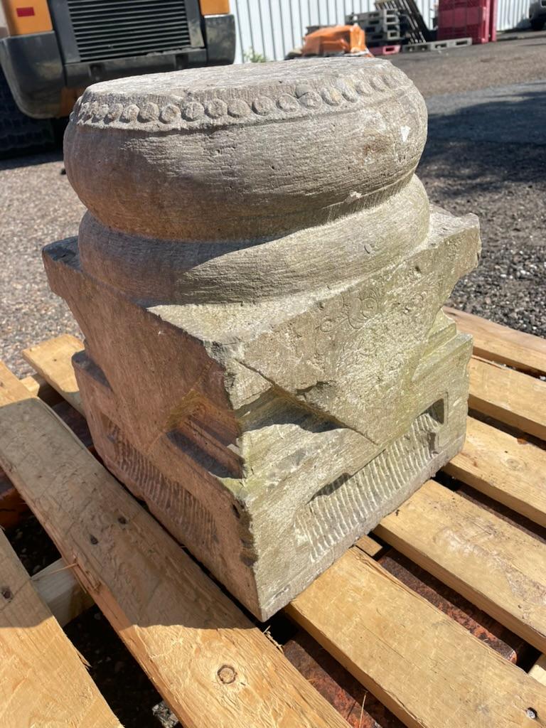 Chinois Antique chinois Grand Qing sculpté à la main, haut rond, The Pedestal en pierre, 19e siècle. en vente