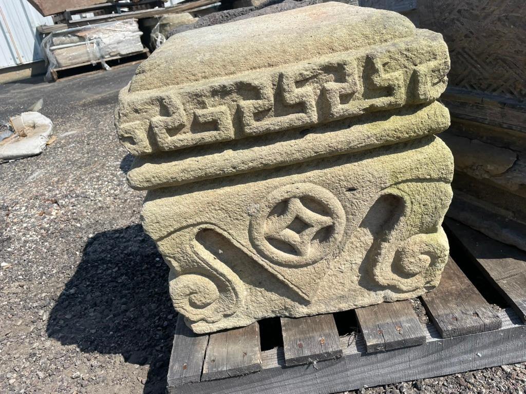 Antiguo taburete cuadrado de piedra tallada a mano Qing, 19c. Piedra en venta