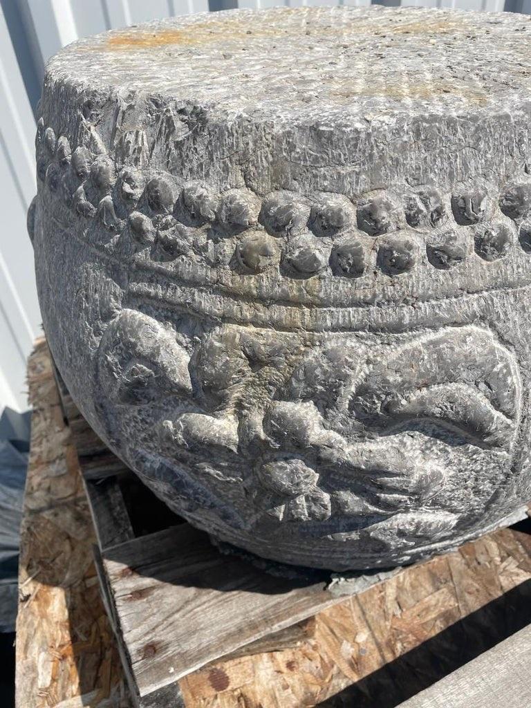 Grand tabouret de tambour en pierre sculpté à la main par les Chinois de l'époque Qing, The Pedestal, 19e siècle. en vente 4