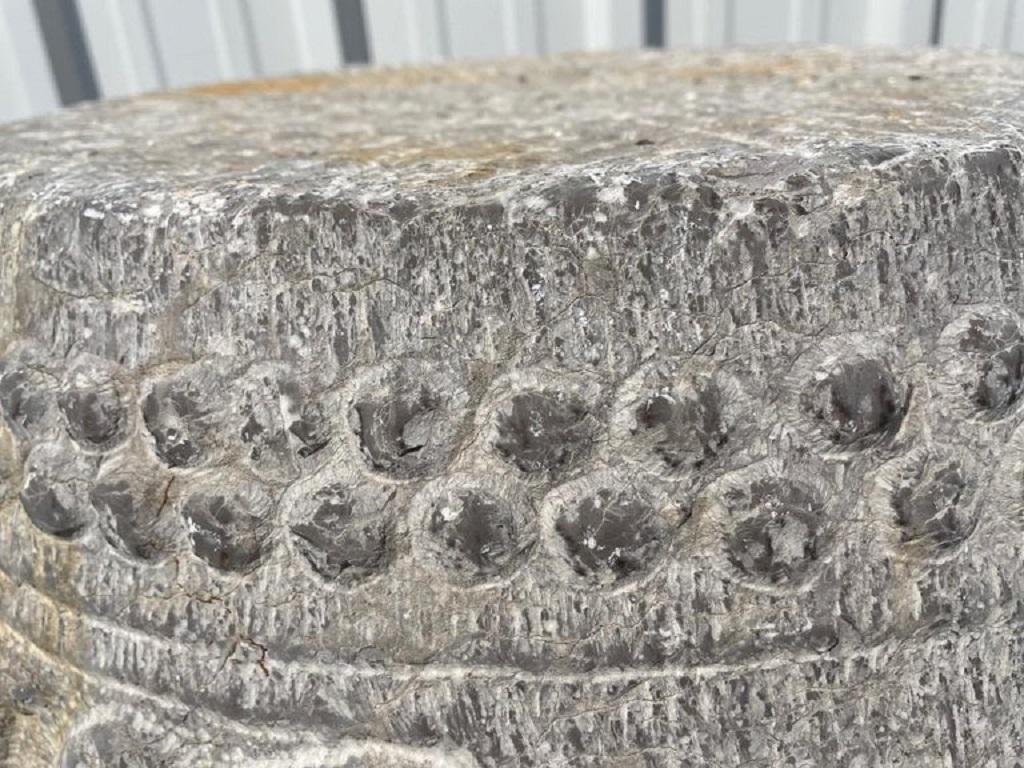 Grand tabouret de tambour en pierre sculpté à la main par les Chinois de l'époque Qing, The Pedestal, 19e siècle. en vente 6