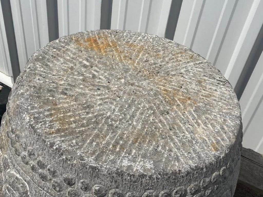 Grand tabouret de tambour en pierre sculpté à la main par les Chinois de l'époque Qing, The Pedestal, 19e siècle. en vente 2