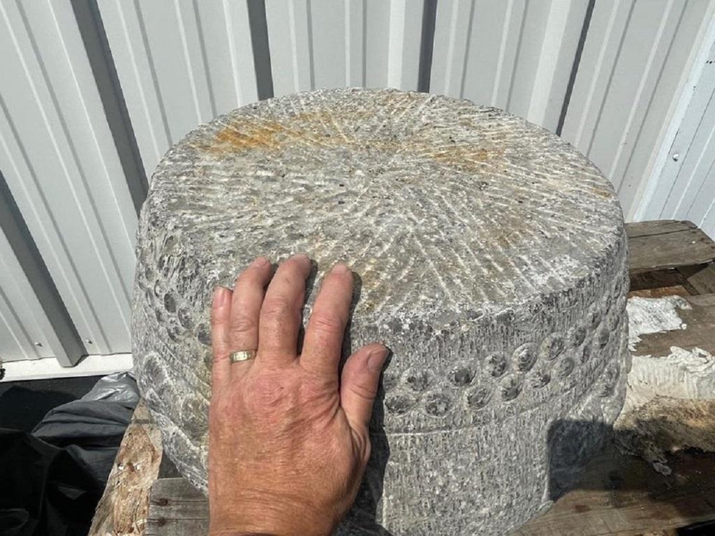 Grand tabouret de tambour en pierre sculpté à la main par les Chinois de l'époque Qing, The Pedestal, 19e siècle. en vente 3