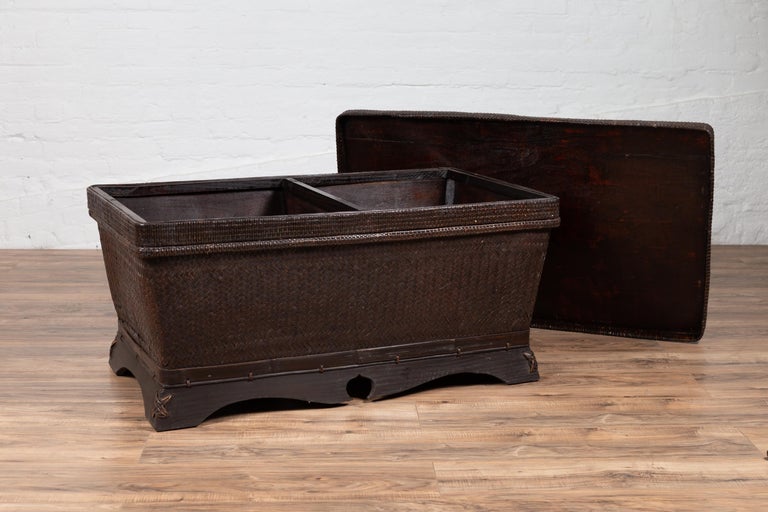 Chinese Antique Rattan Basket Coffee Table With Dark