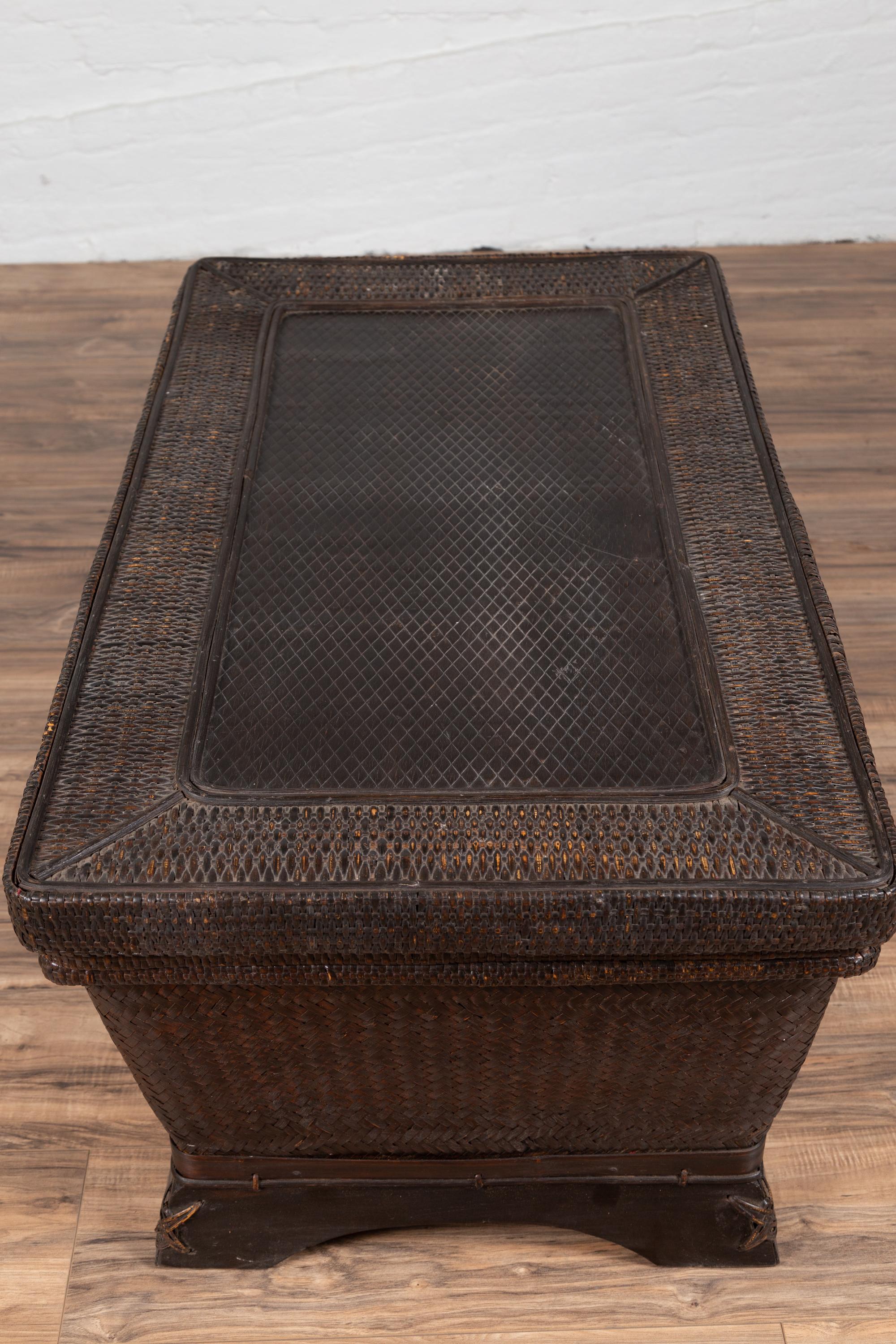 Chinese Antique Large Rattan Basket Coffee Table with Dark Brown Patina and Lid For Sale 3