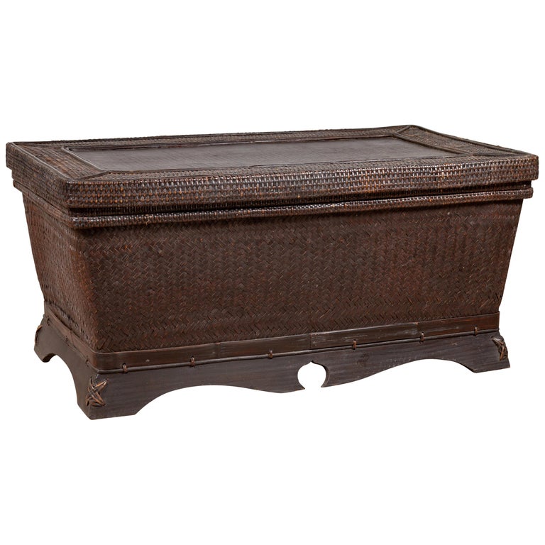 Chinese Antique Rattan Basket Coffee Table With Dark