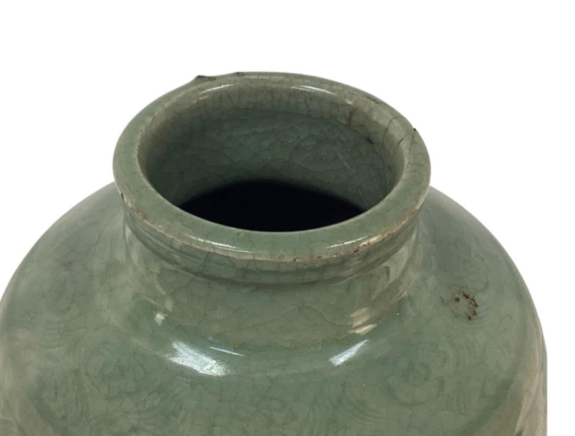 Chinois Vase en porcelaine chinoise Longquan Celadon de la Dynastie Ming en vente