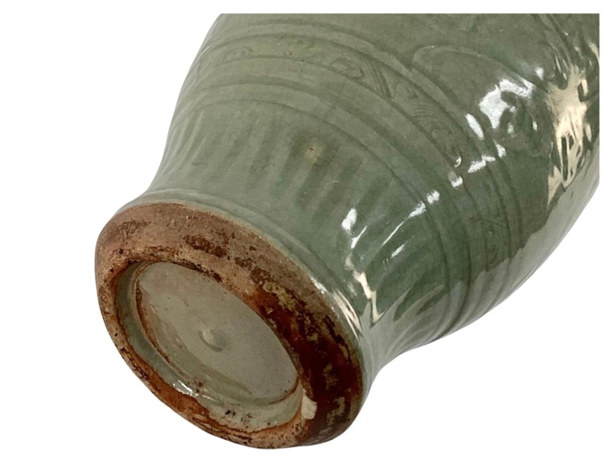 Porcelaine Vase en porcelaine chinoise Longquan Celadon de la Dynastie Ming en vente