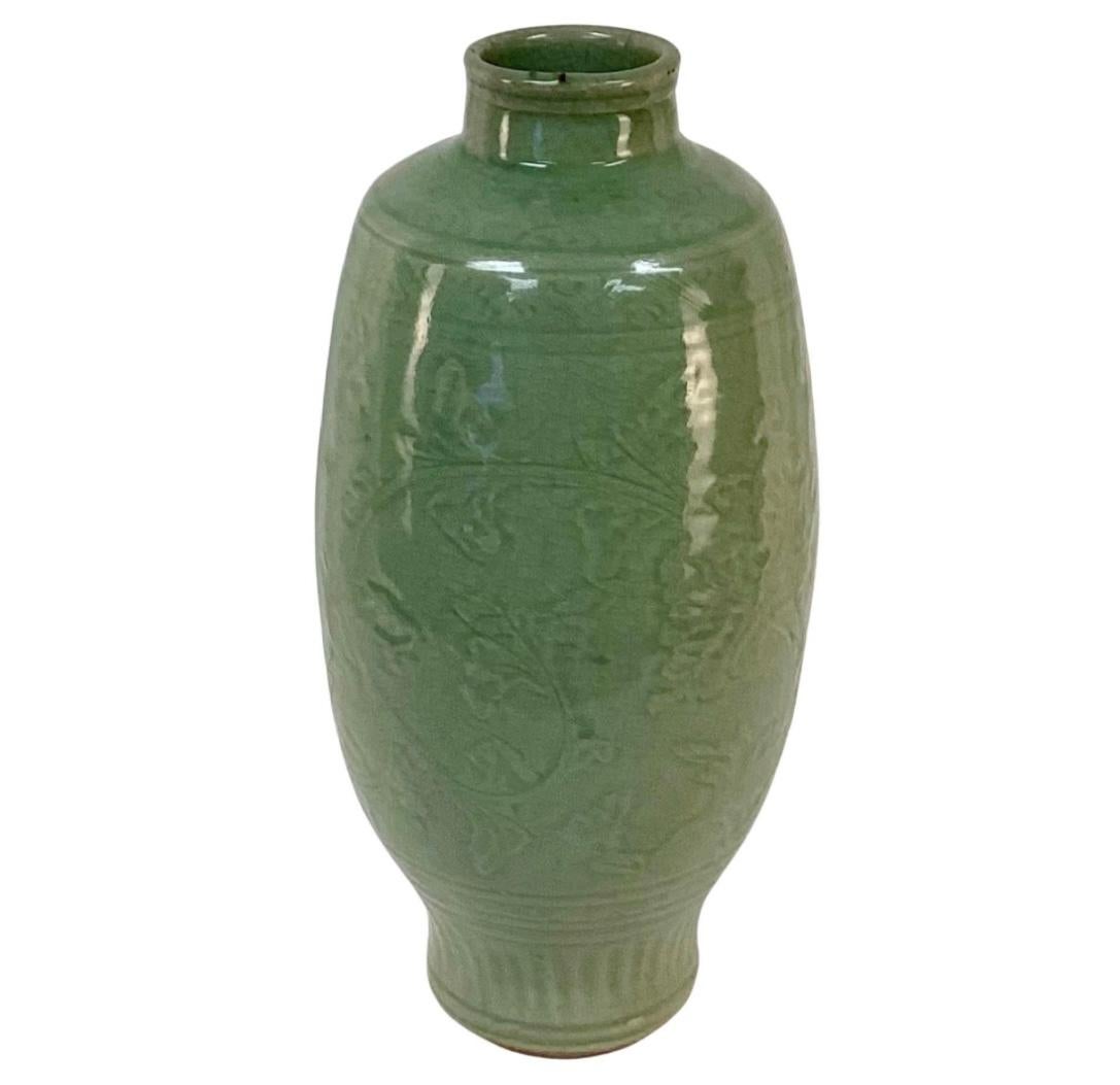 Chinese Longquan Celadon Ming Dynasty Porcelain Vase For Sale 3
