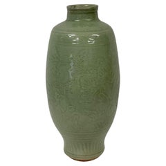 Chinese Antique Ming Dynasty Celadon Porcelain Vase