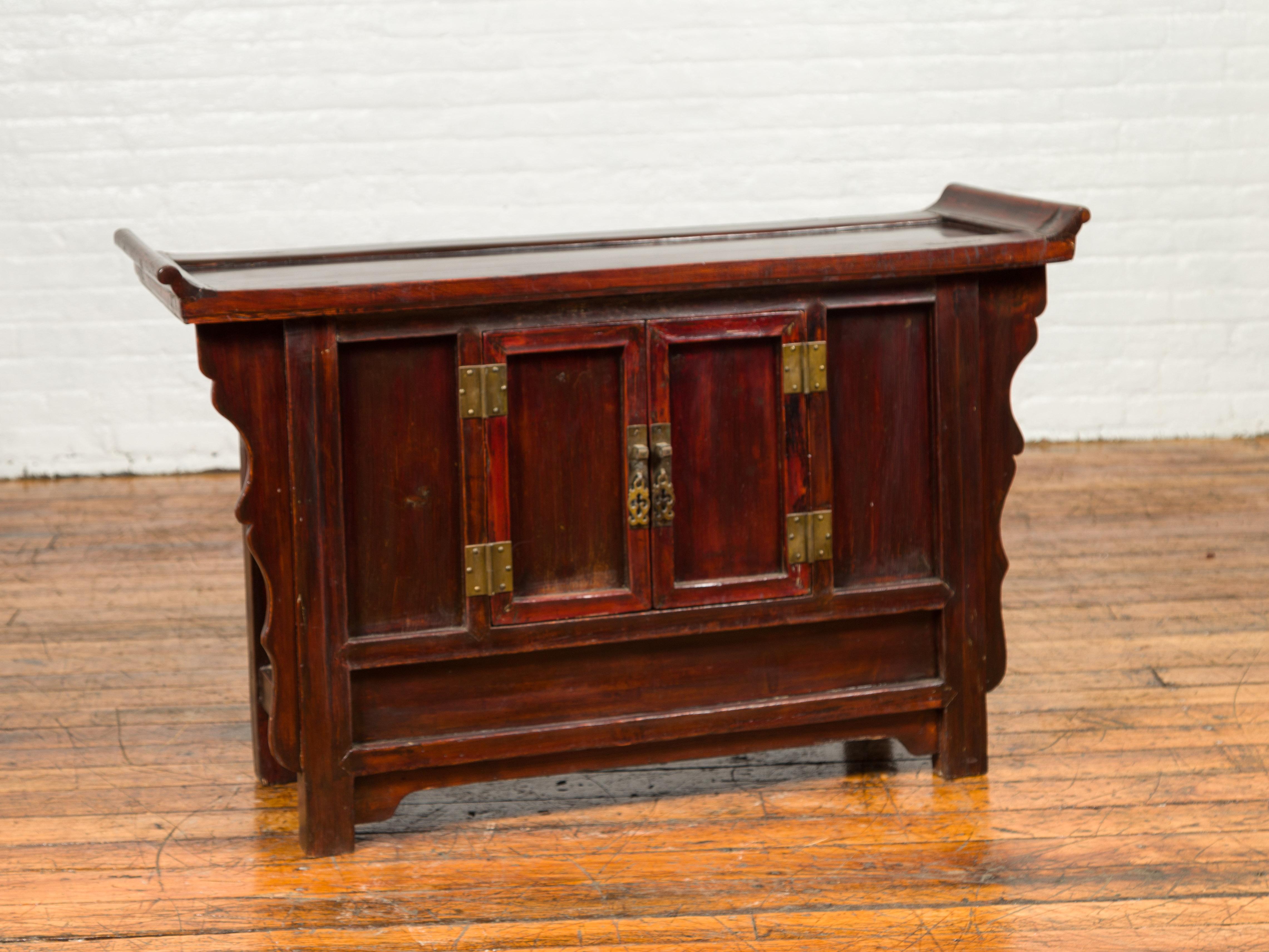 Chinese Ming Dynasty Style 19th Century Red Rose Console Cabinet with Everted Flanges For Sale