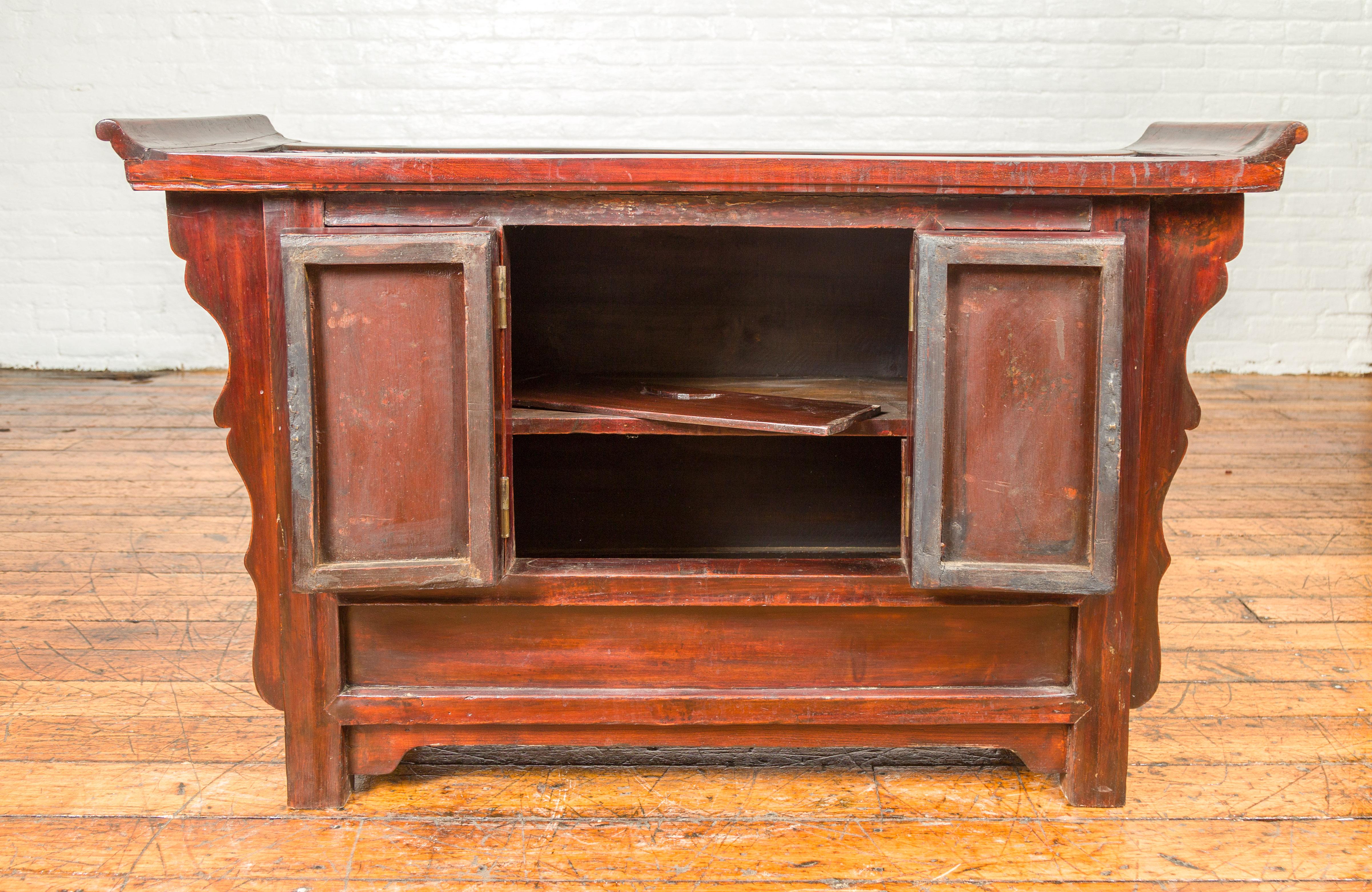 Lacquered Ming Dynasty Style 19th Century Red Rose Console Cabinet with Everted Flanges For Sale