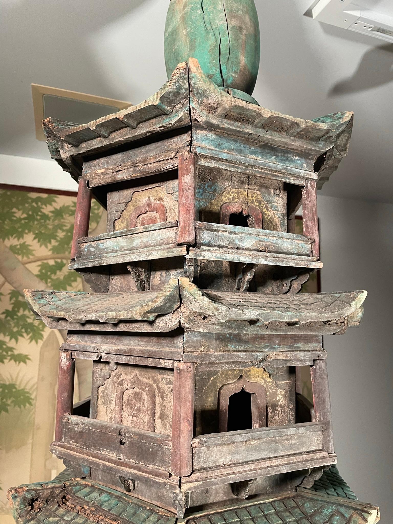 Tour pagode bouddhiste monumentale chinoise ancienne en bois de 70 pouces  en vente 3