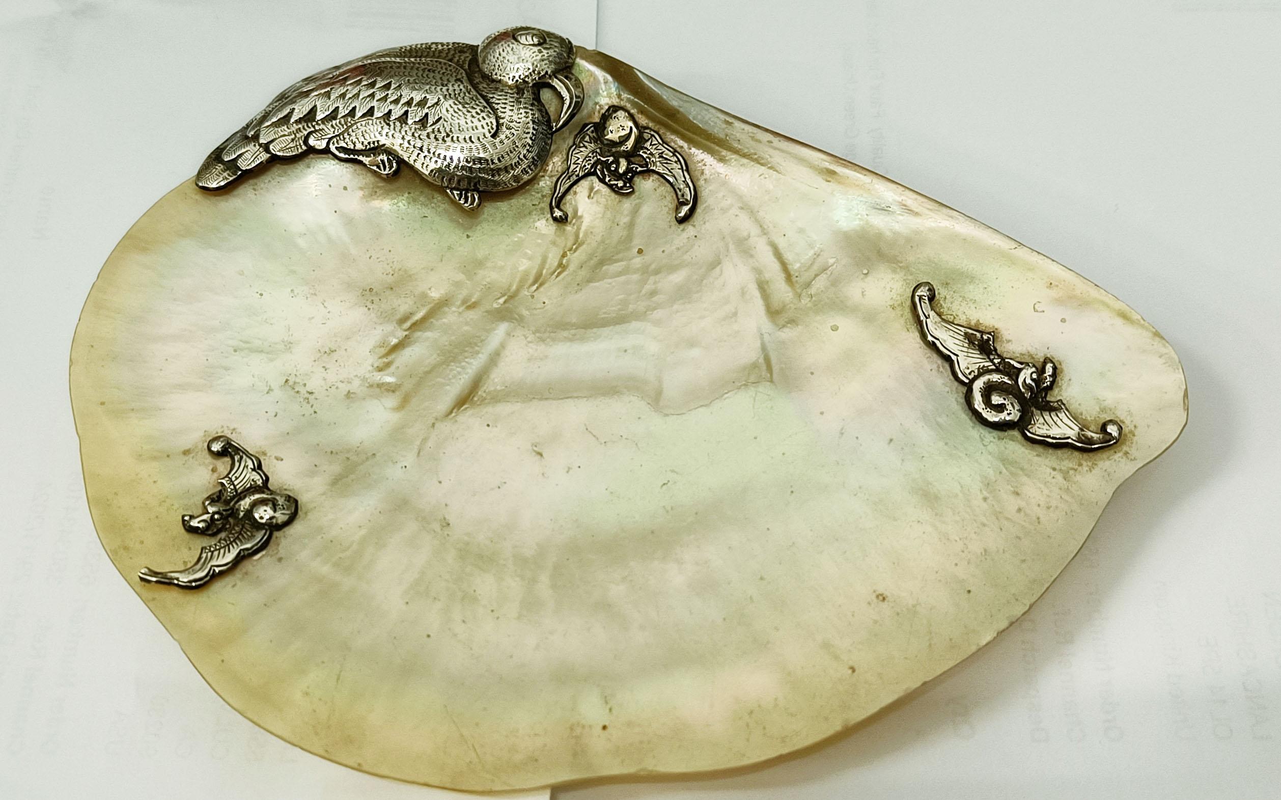 Chinese Antique mother of Pearl shell silver caviar dish Asian arts In Fair Condition For Sale In London, GB