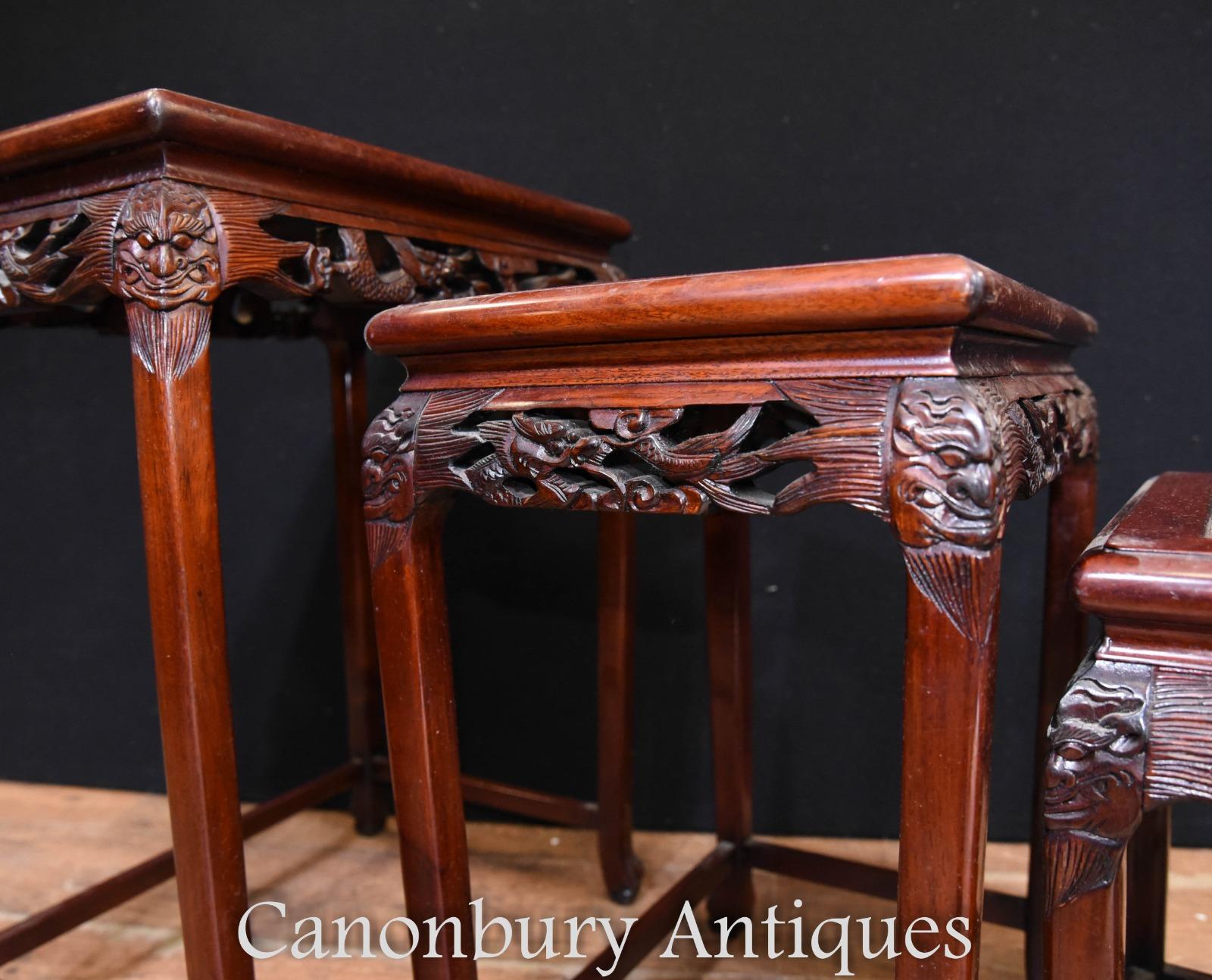 Bois de feuillus Ensemble de tables chinoises anciennes en bois de feuillus en vente