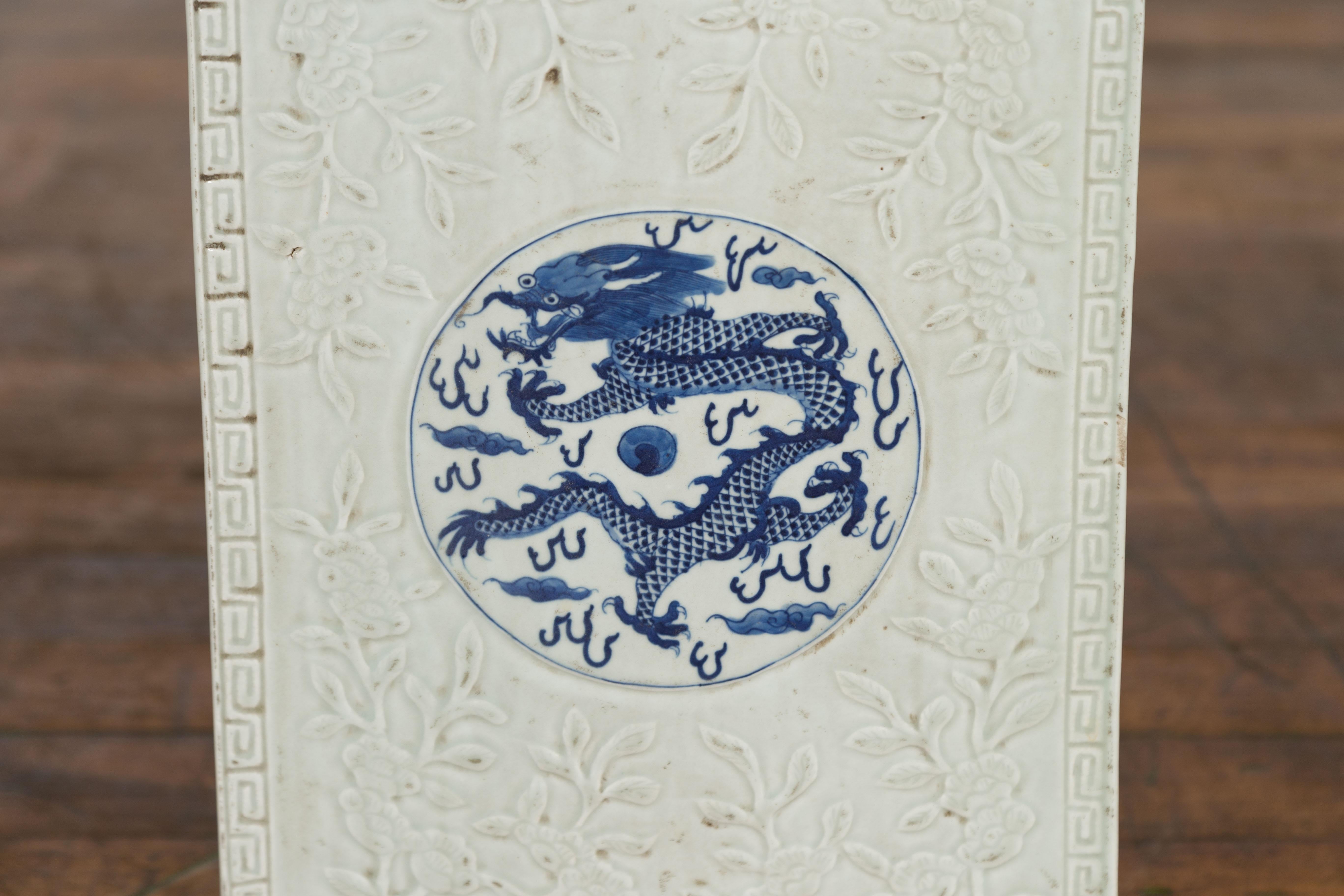 Chinese Antique Porcelain Vase with Blue and White Dragon in Medallion Décor 2
