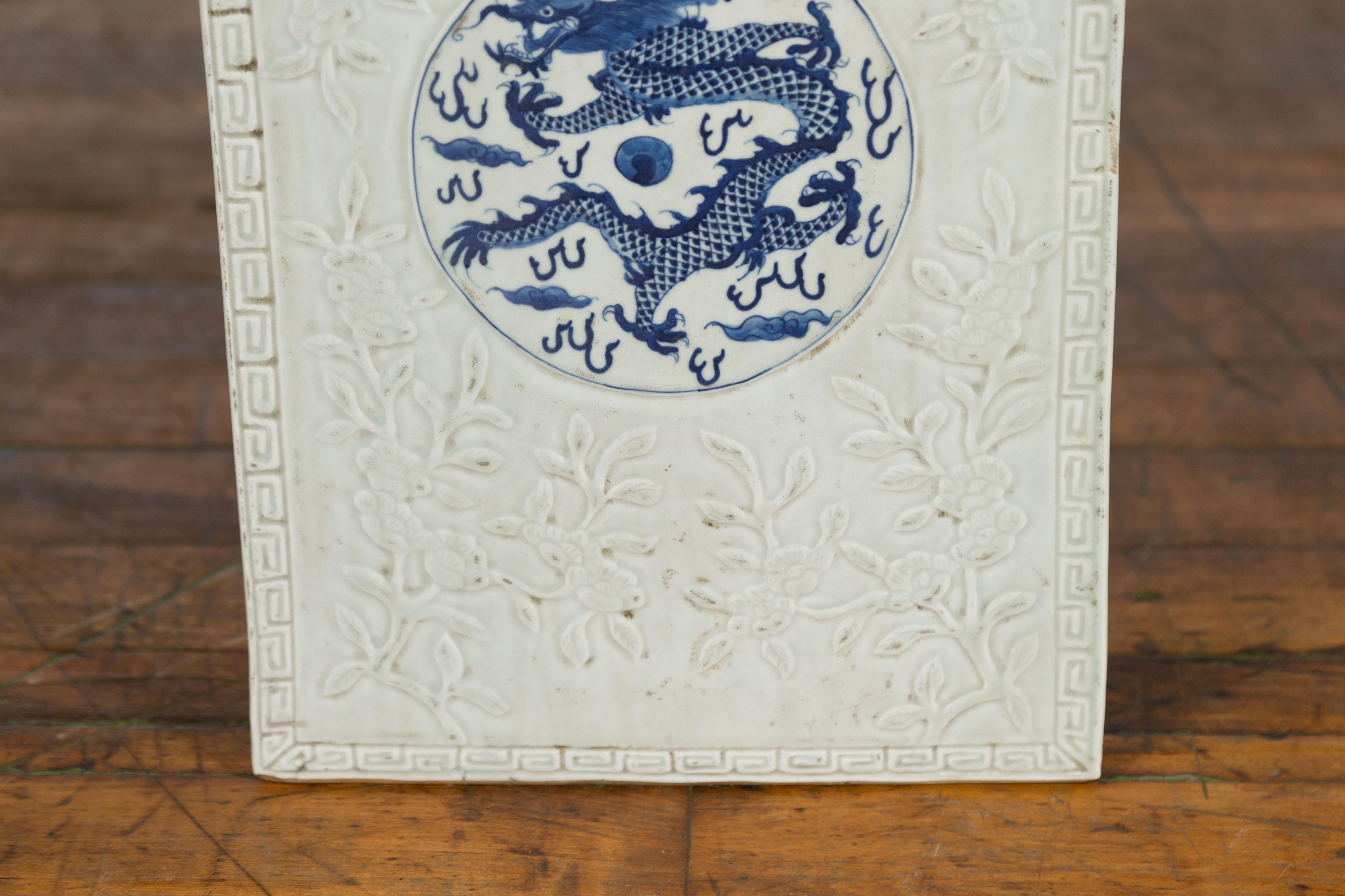 Chinese Antique Porcelain Vase with Blue and White Dragon in Medallion Décor 3