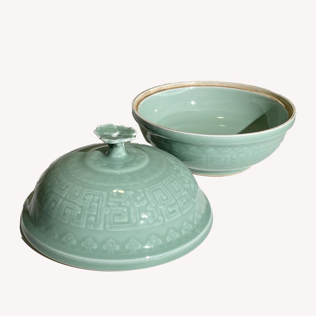 Soupière en porcelaine chinoise ancienne en forme de coupe-goutte, période Qing Bon état - En vente à Chuo-ku, Tokyo